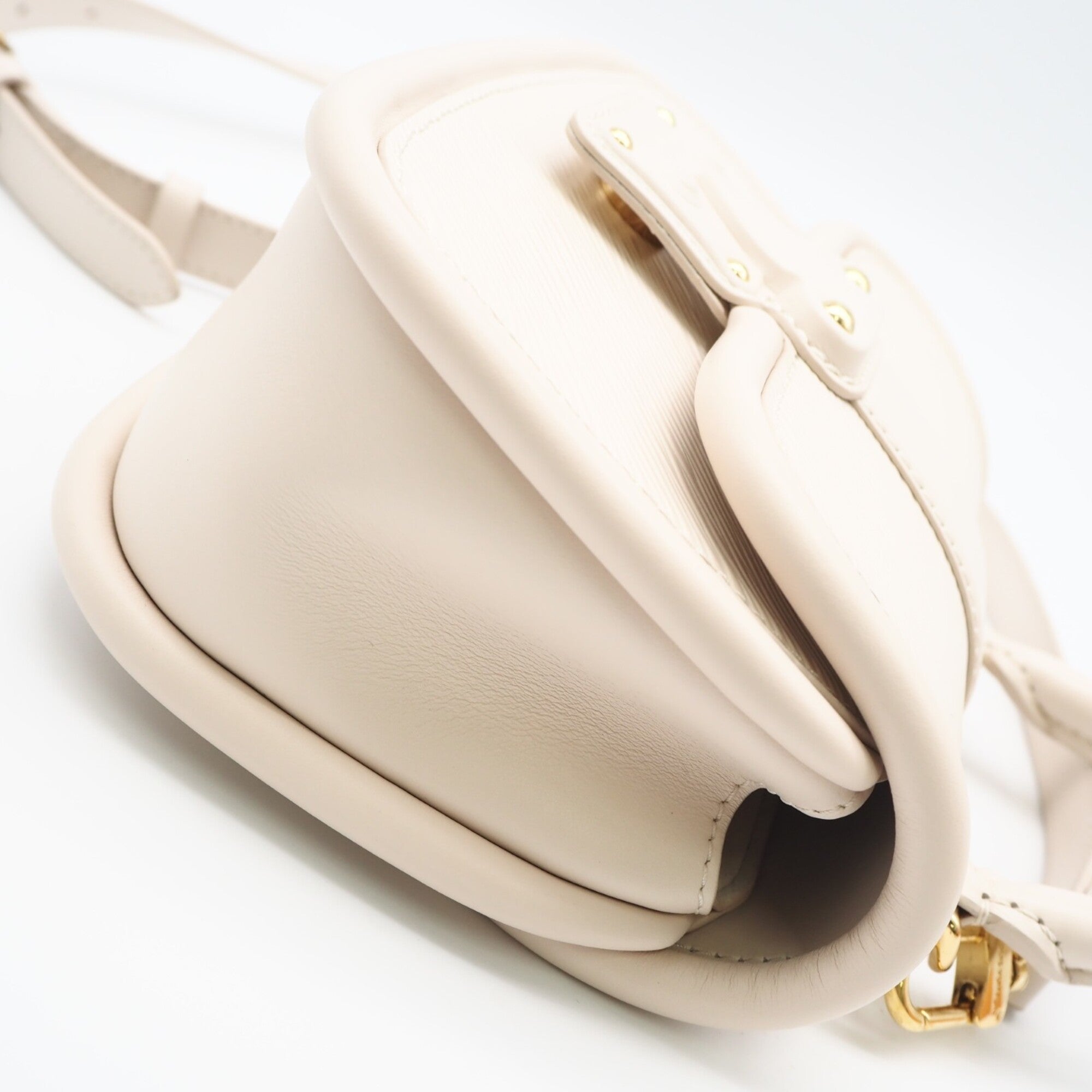 Louis Vuitton Ivory Shoulder Bag (Pre-Owned)