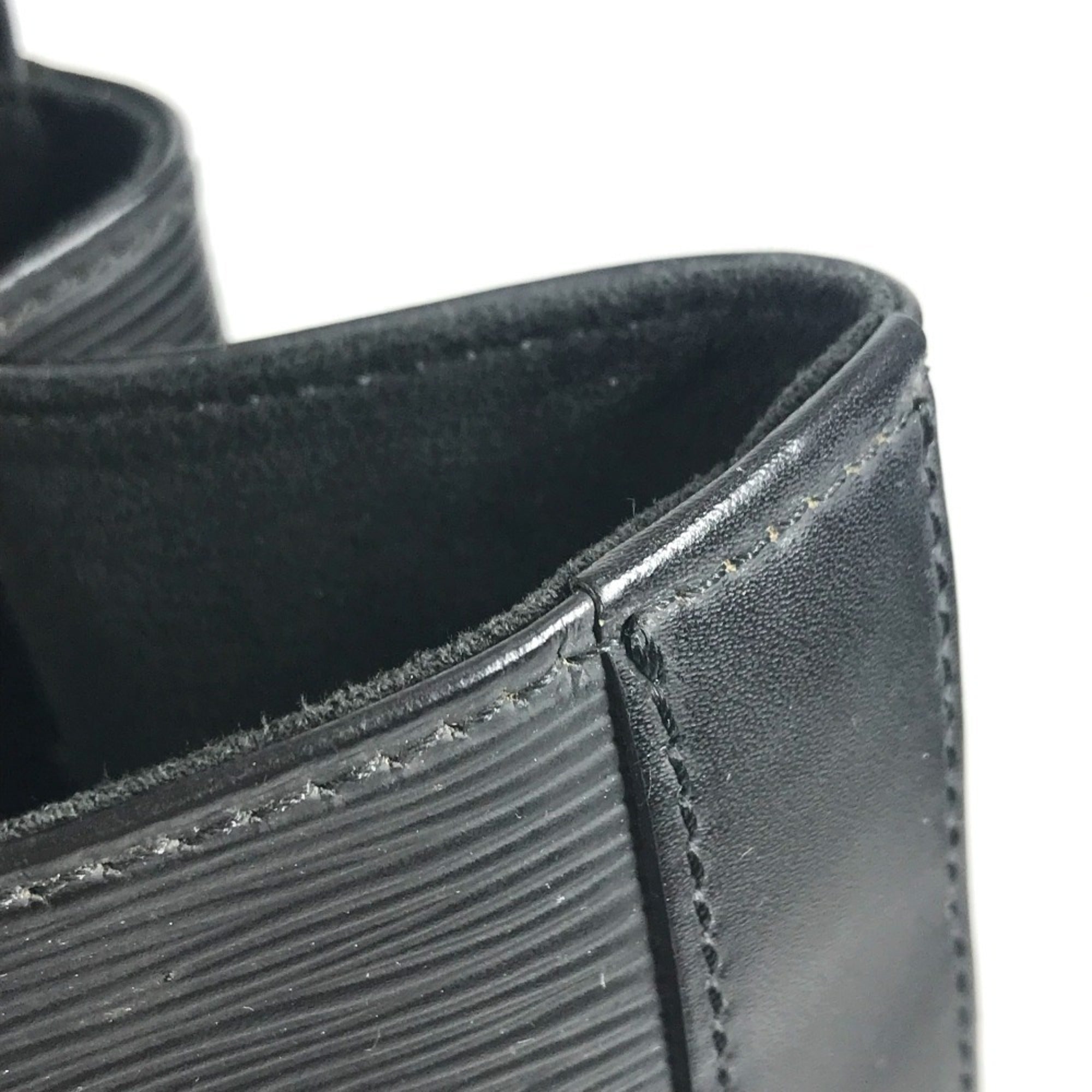 Louis Vuitton Black Noir Epi Leather Shoulder Bag (Pre-Owned)