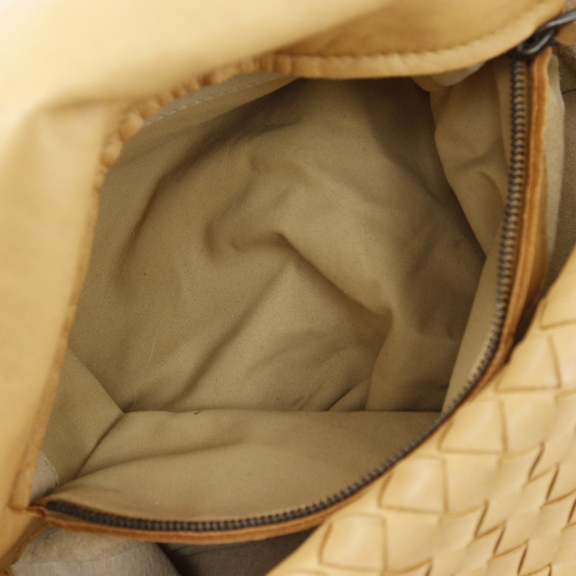 Bottega Veneta Beige Intrecciato Shoulder Bag (Pre-Owned)