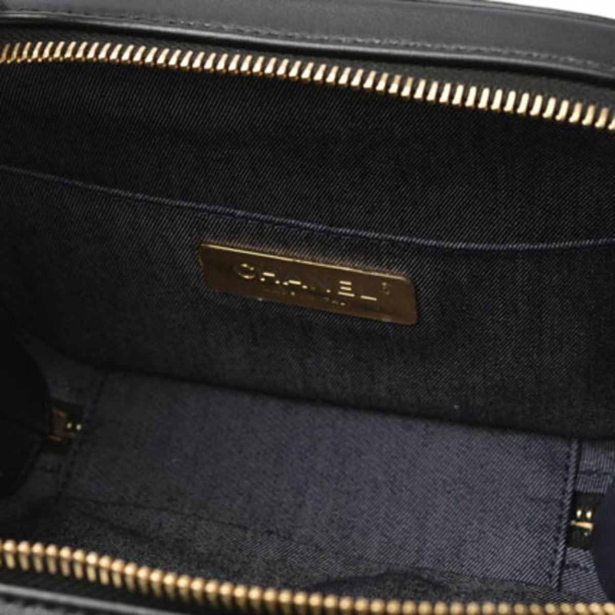 Chanel Black Leather Shoulder Bag (Pre-Owned)