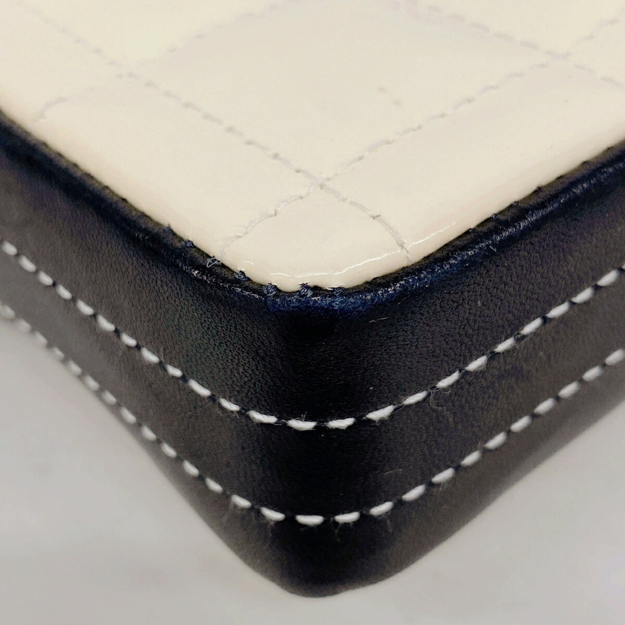 Chanel Black White Patent Leather Shoulder Bag (Pre-Owned)