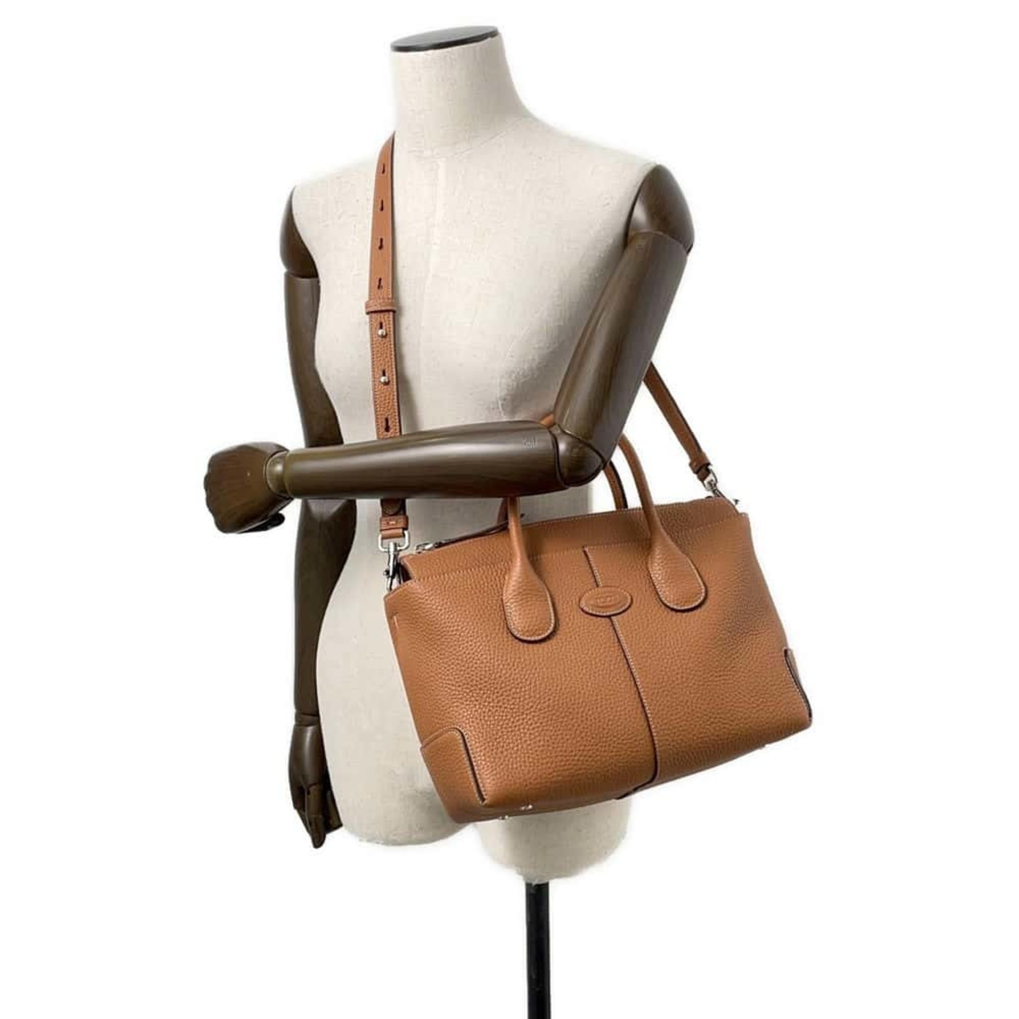 Tod's Brown Leather Handbag (Pre-Owned)