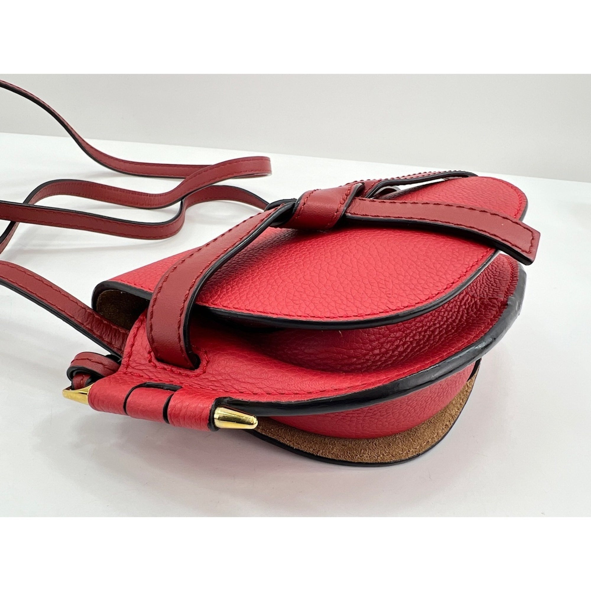 Loewe Red Color Shoulder Bag (Pre-Owned)