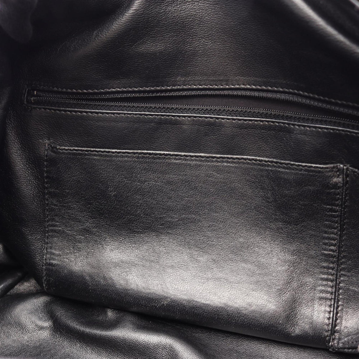 Chanel Black Grained Calfskin Handbag (Pre-Owned)