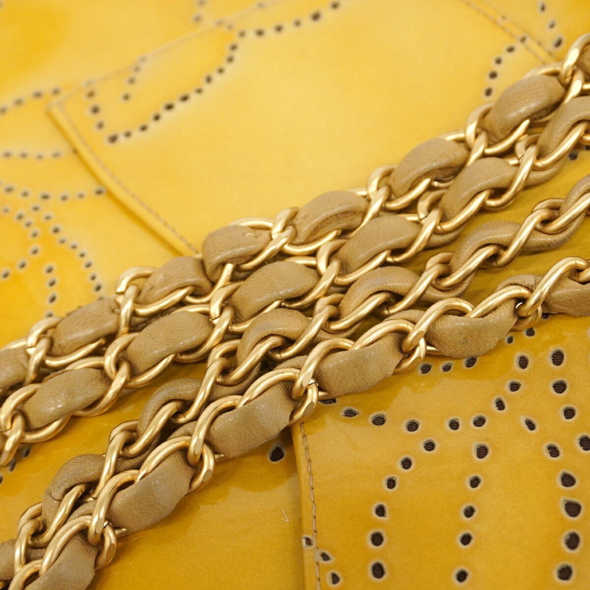 Chanel Yellow Patent Leather Shoulder Bag (Pre-Owned)