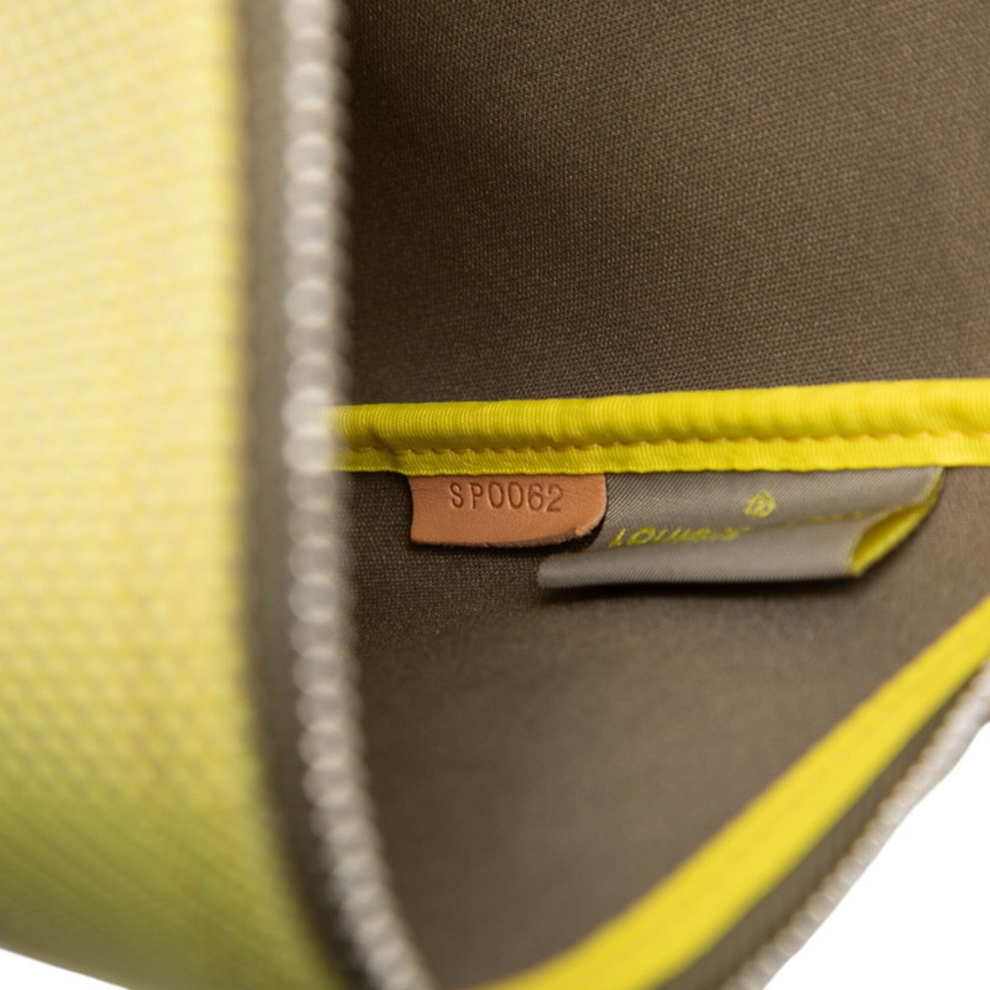 Louis Vuitton Lime Green Canvas Leather Handbag Pouch (Pre-Owned)