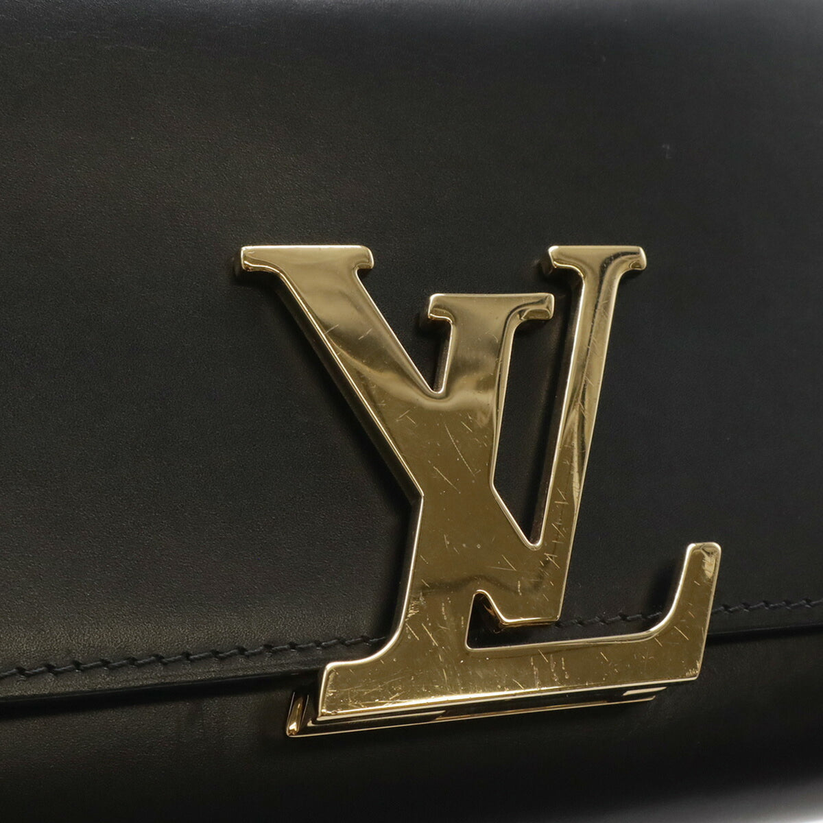 Louis Vuitton Noir Leather Pochette Shoulder Bag (Pre-Owned)