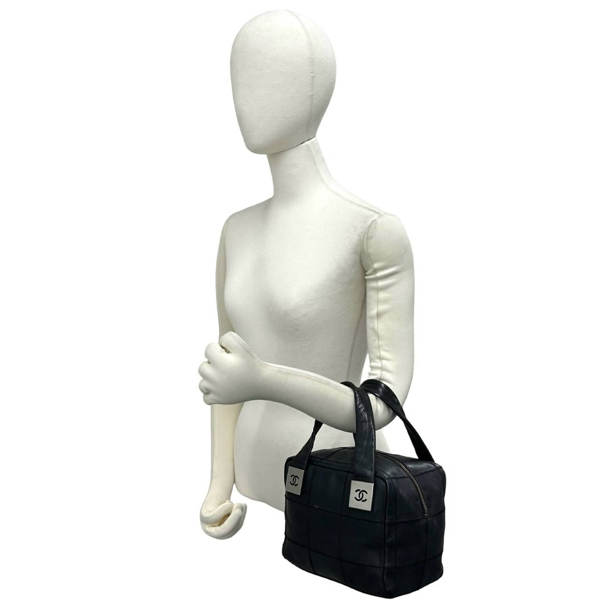 Chanel Black Grained Calfskin Handbag (Pre-Owned)