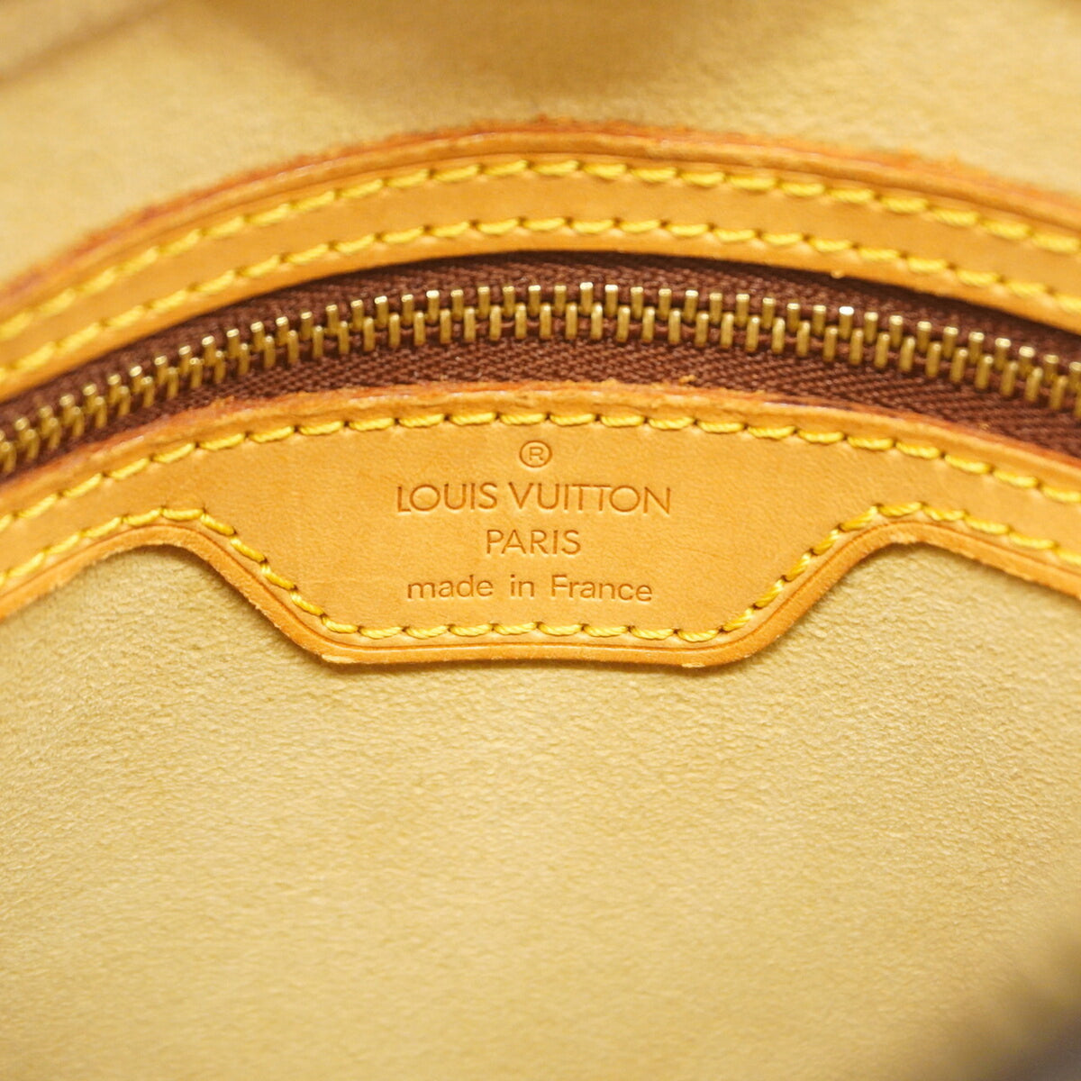 Louis Vuitton Brown Shoulder Bag (Pre-Owned)