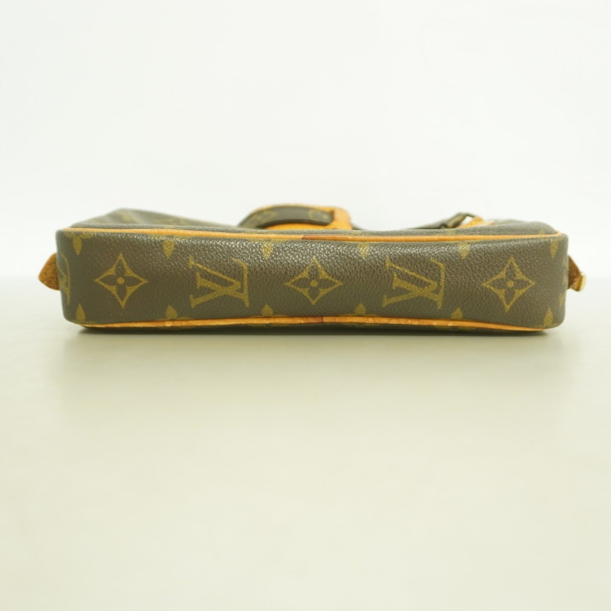 Louis Vuitton Brown Shoulder Bag (Pre-Owned)