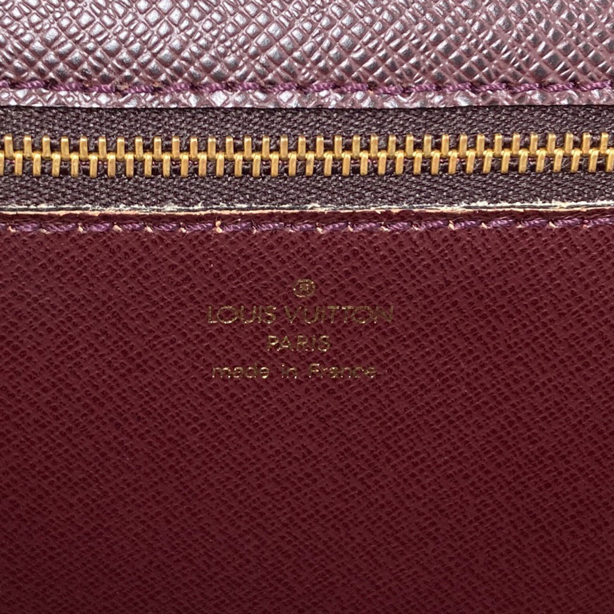 Louis Vuitton Taiga Acajou Taiga Leather Handbag (Pre-Owned)
