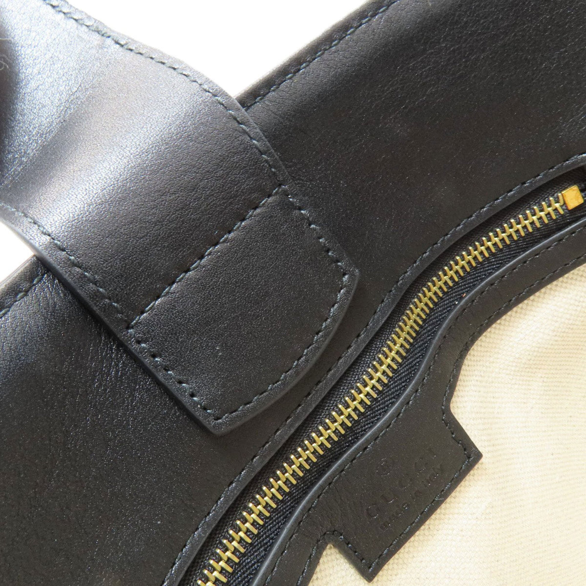 Gucci Black White Canvas Shoulder Bag (Pre-Owned)