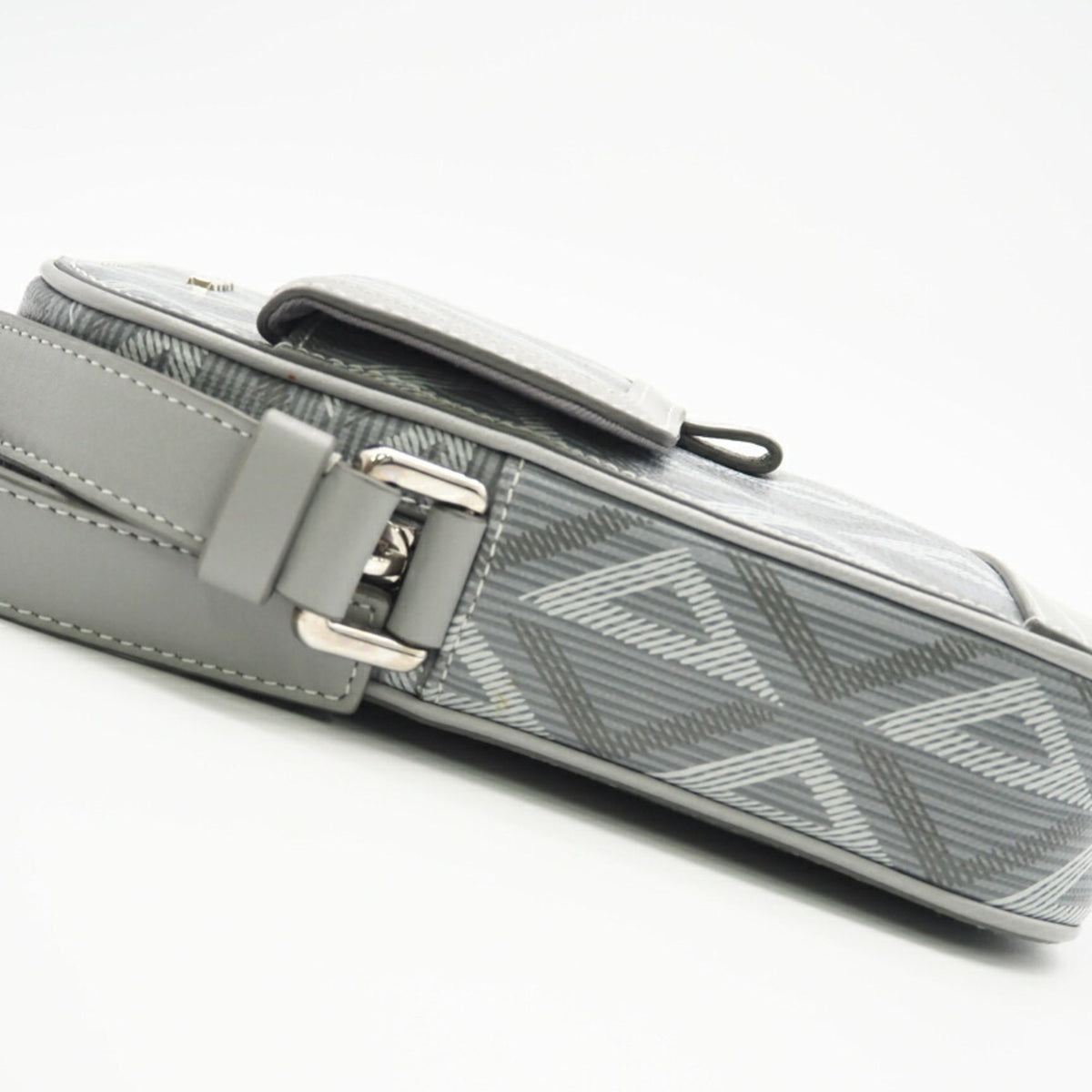 Christian Dior Gray White Leather Shoulder Bag (Pre-Owned)