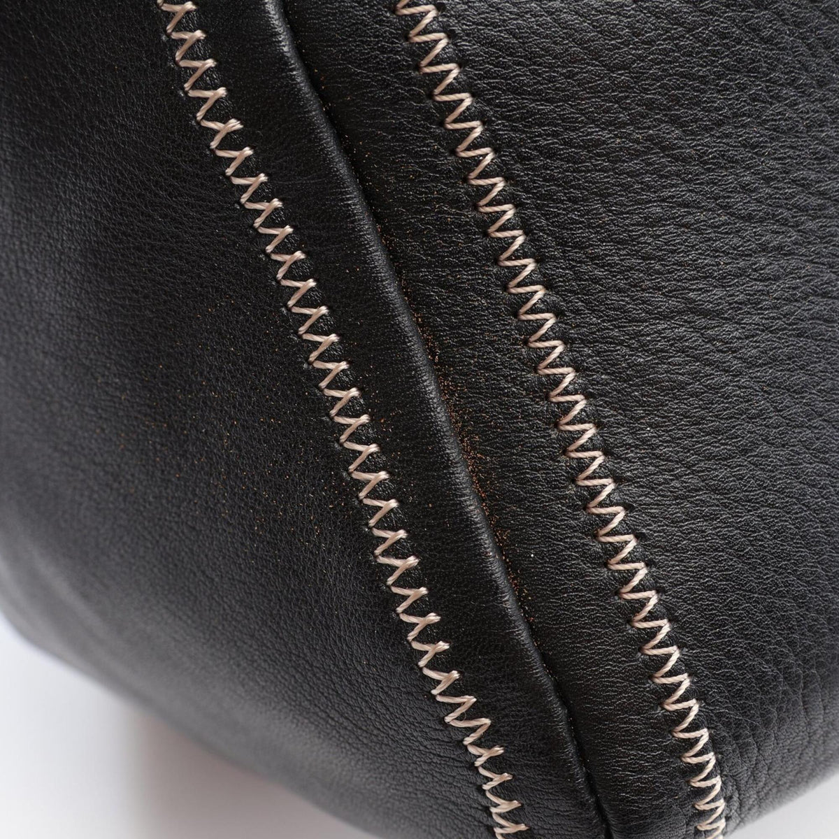 Chanel Black Leather Handbag (Pre-Owned)