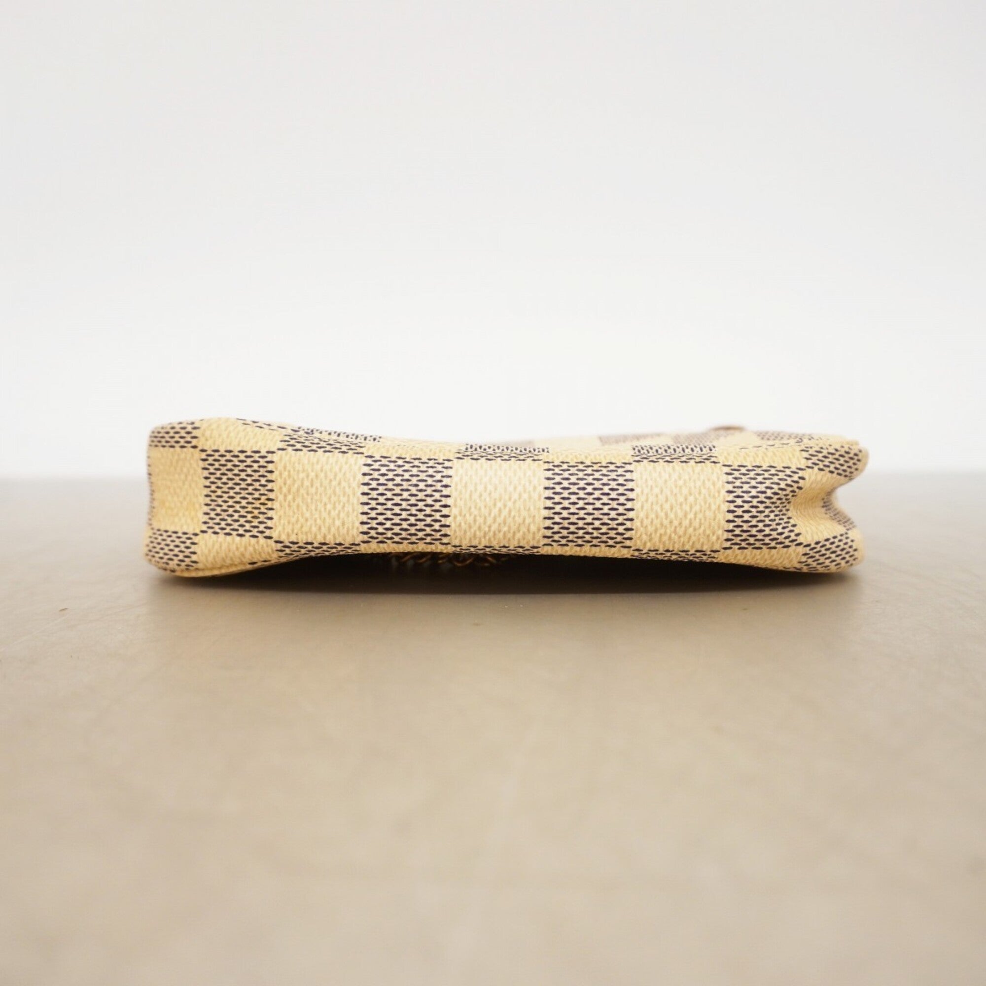 Louis Vuitton White Pouch (Pre-Owned)