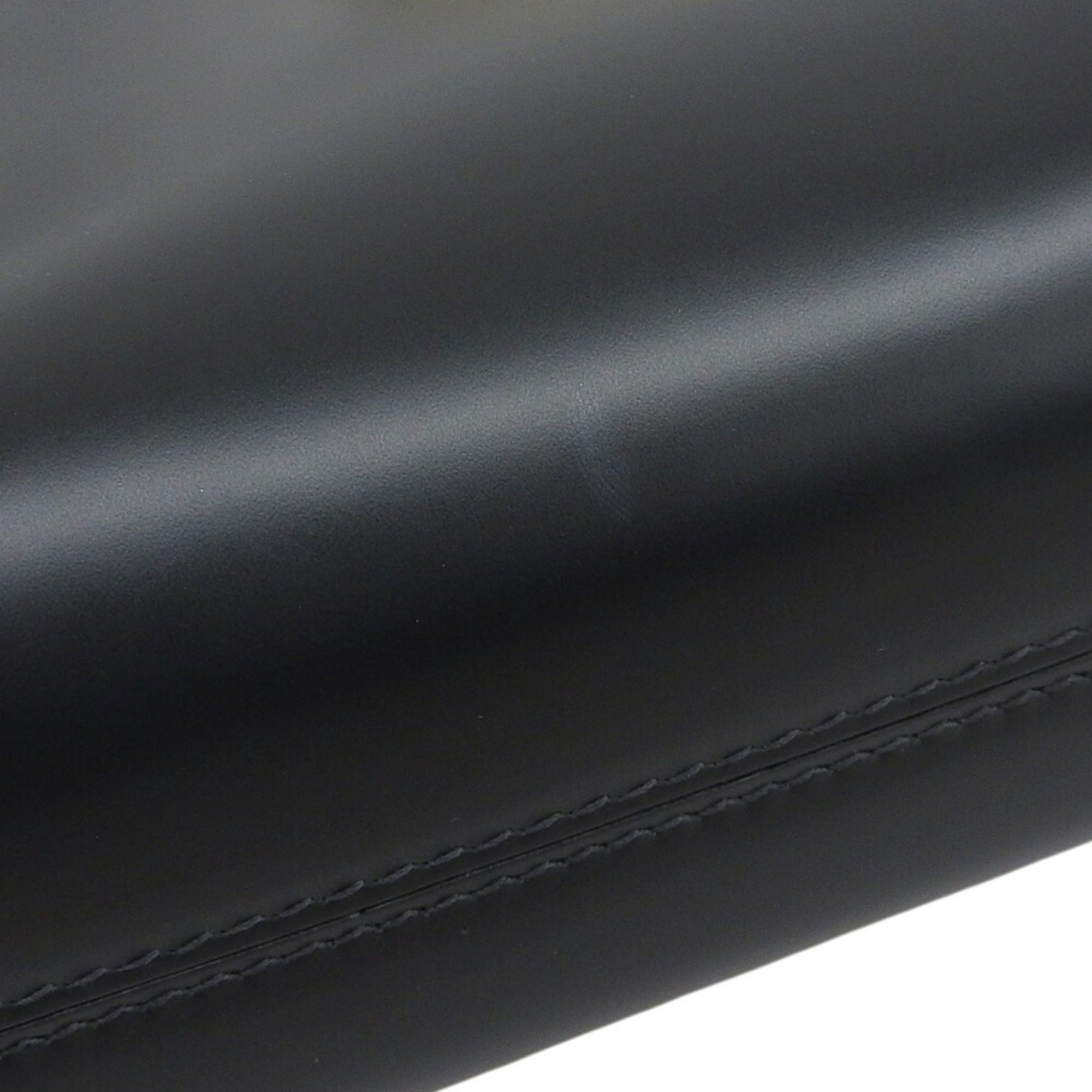 Salvatore Ferragamo Black Leather Shoulder Bag (Pre-Owned)