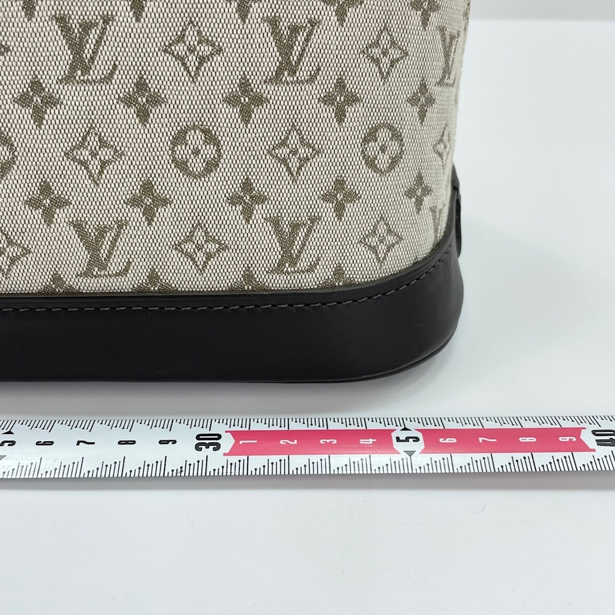 Louis Vuitton Khaki Handbag (Pre-Owned)