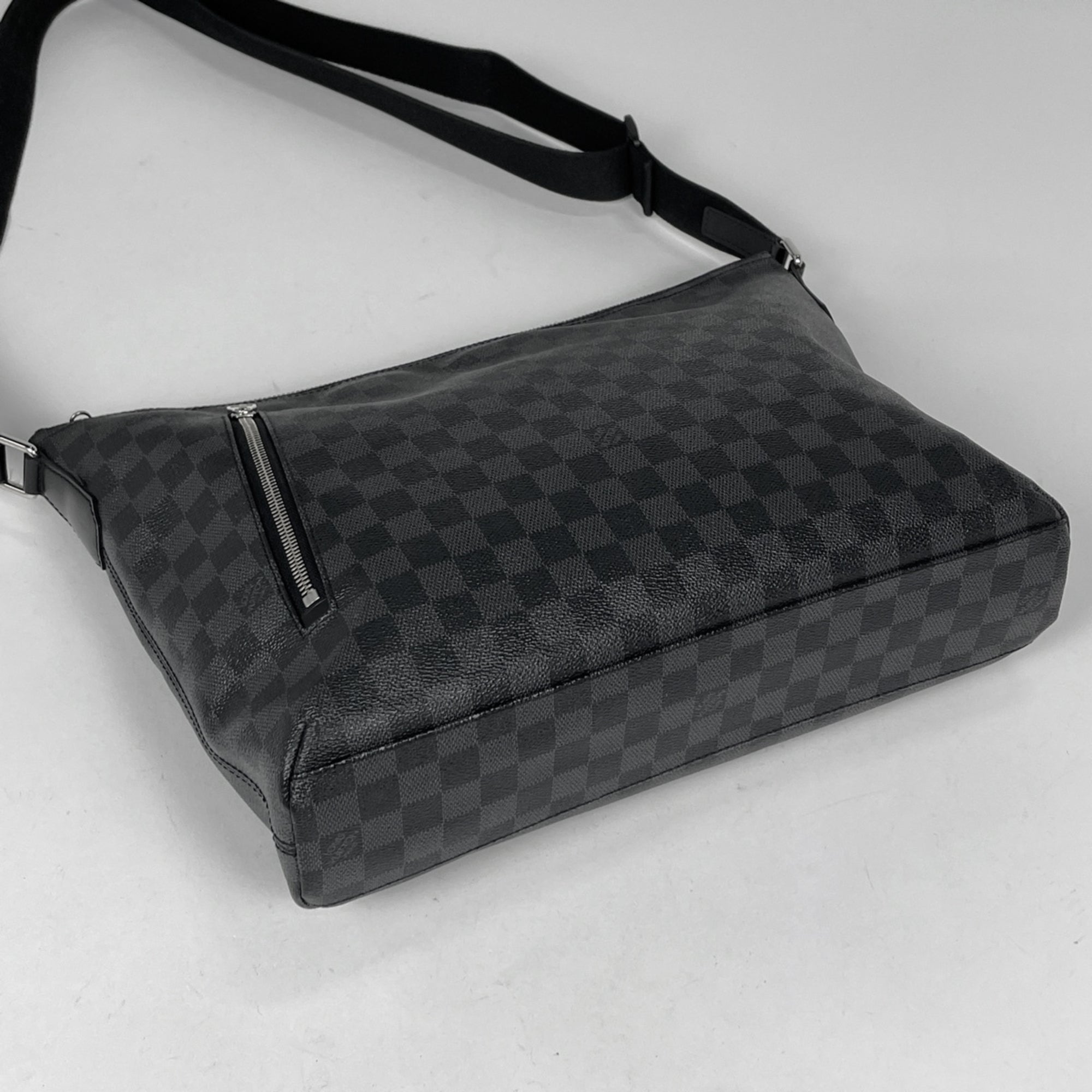 Louis Vuitton Black Damier Graphite Shoulder Bag (Pre-Owned)