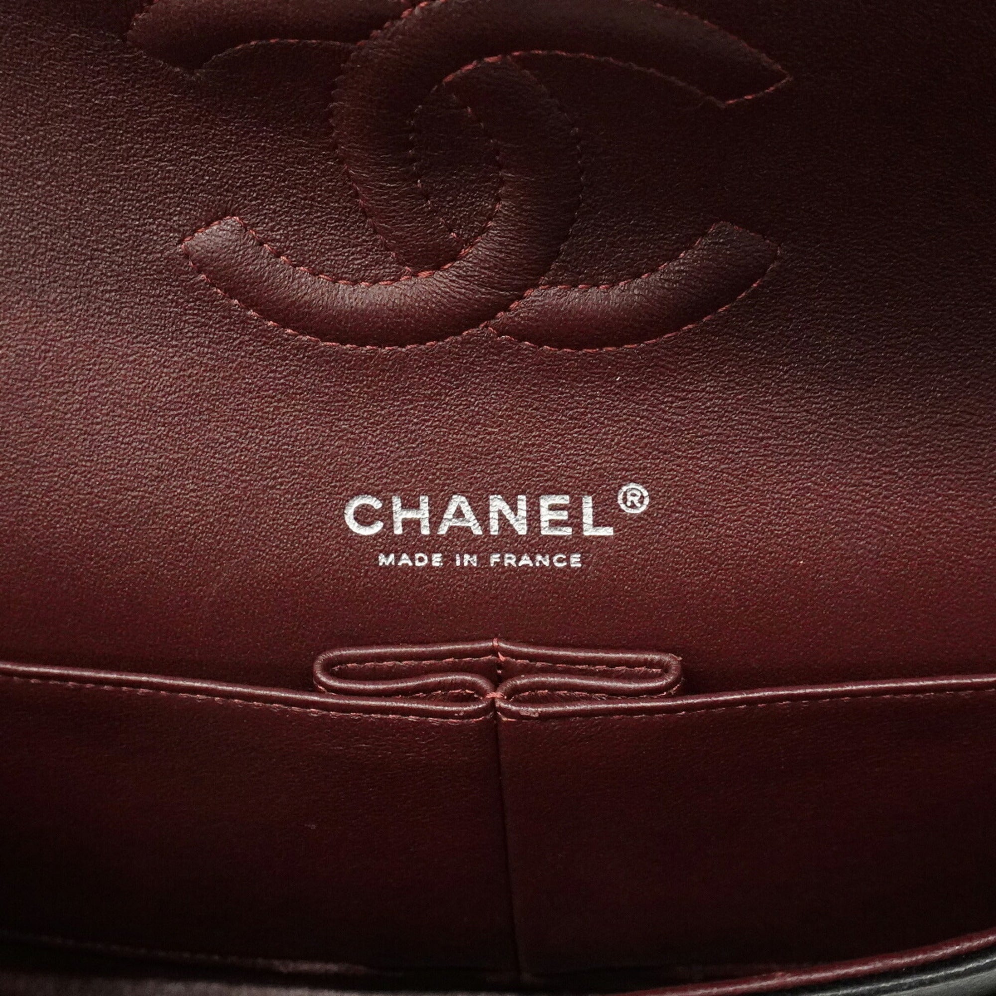 Chanel Black Leather Shoulder Bag (Pre-Owned)