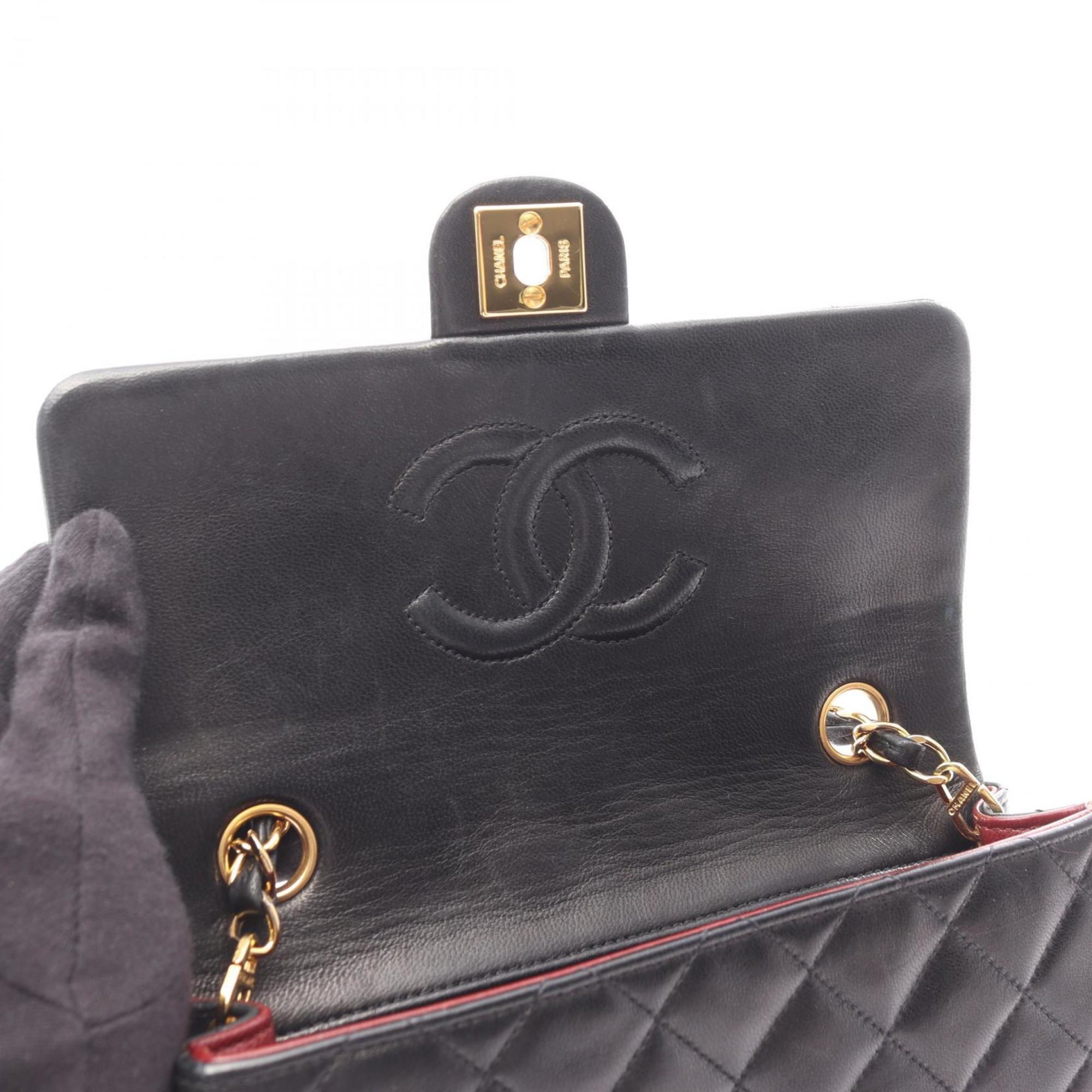 Chanel Black Leather Shoulder Bag (Pre-Owned)