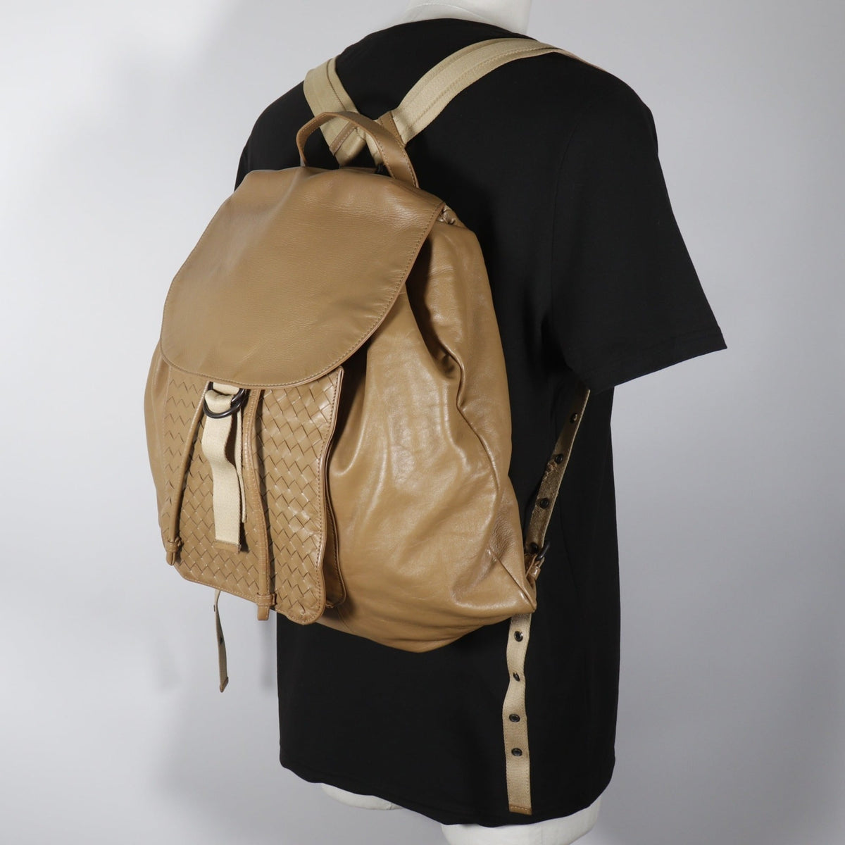 Bottega Veneta Intrecciato Beige Leather Backpack (Pre-Owned)