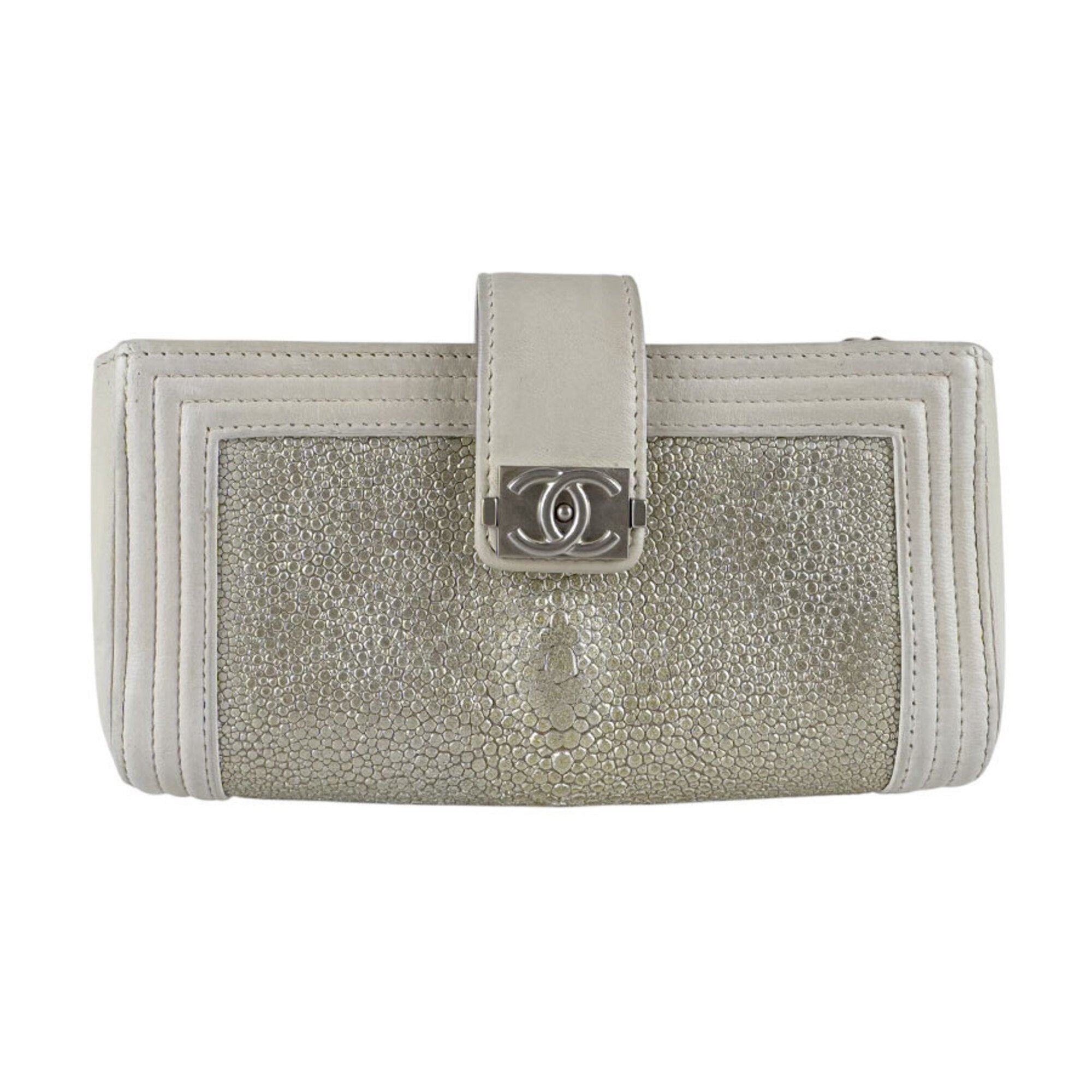 Chanel Ivory Leather Shoulder Bag (Pre-Owned)