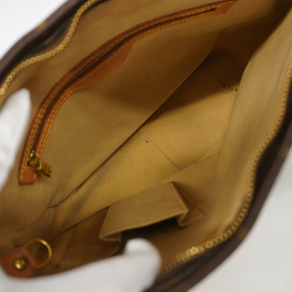Louis Vuitton Brown Shoulder Bag (Pre-Owned)