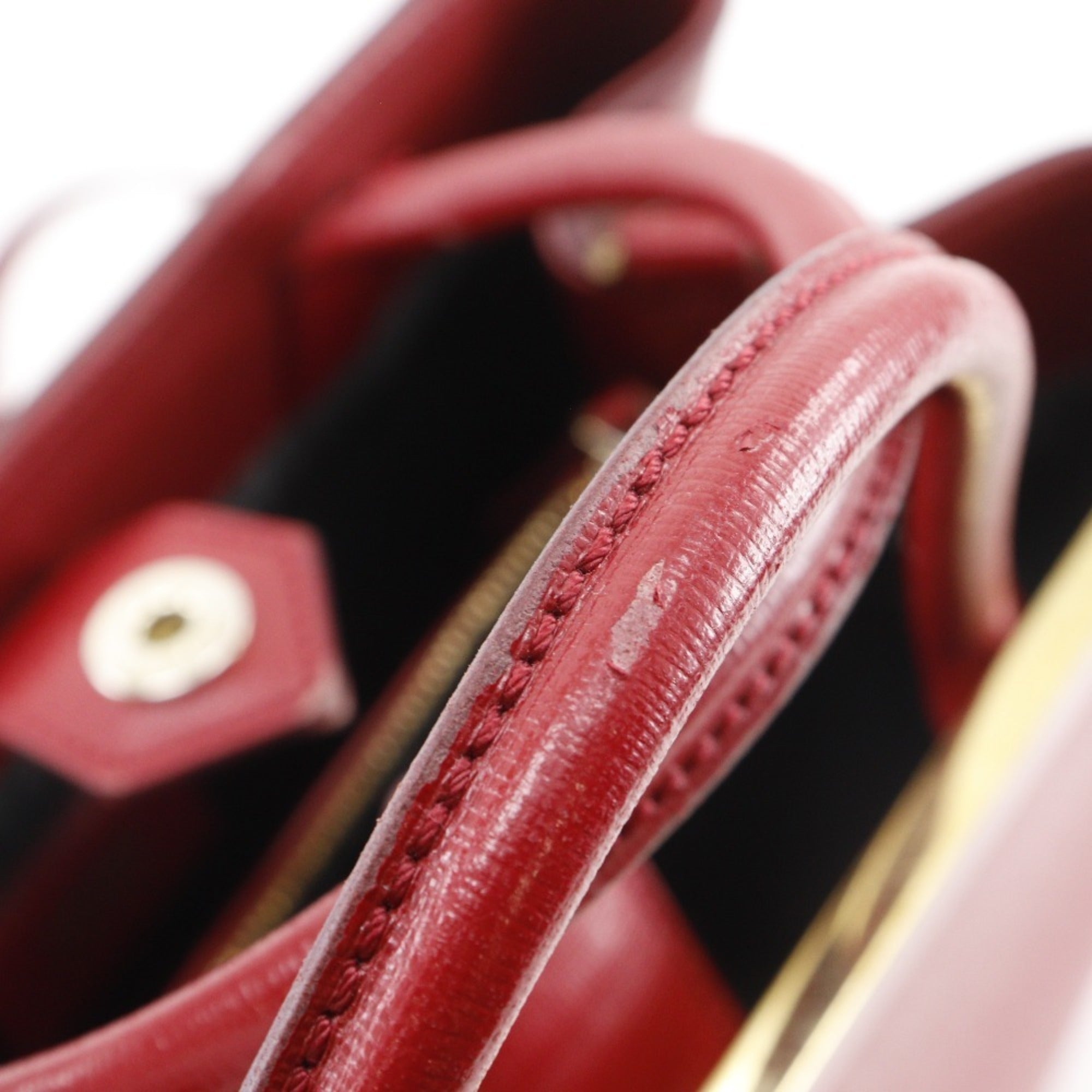 Fendi Red Color Leather Handbag (Pre-Owned)