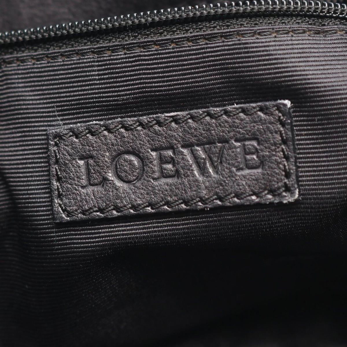 Loewe Black Leather Shoulder Bag (Pre-Owned)