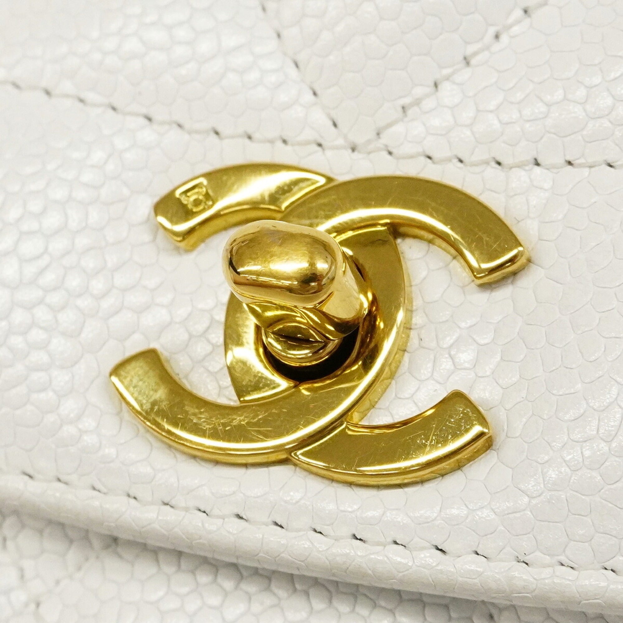Chanel White Grained Calfskin Shoulder Bag (Pre-Owned)
