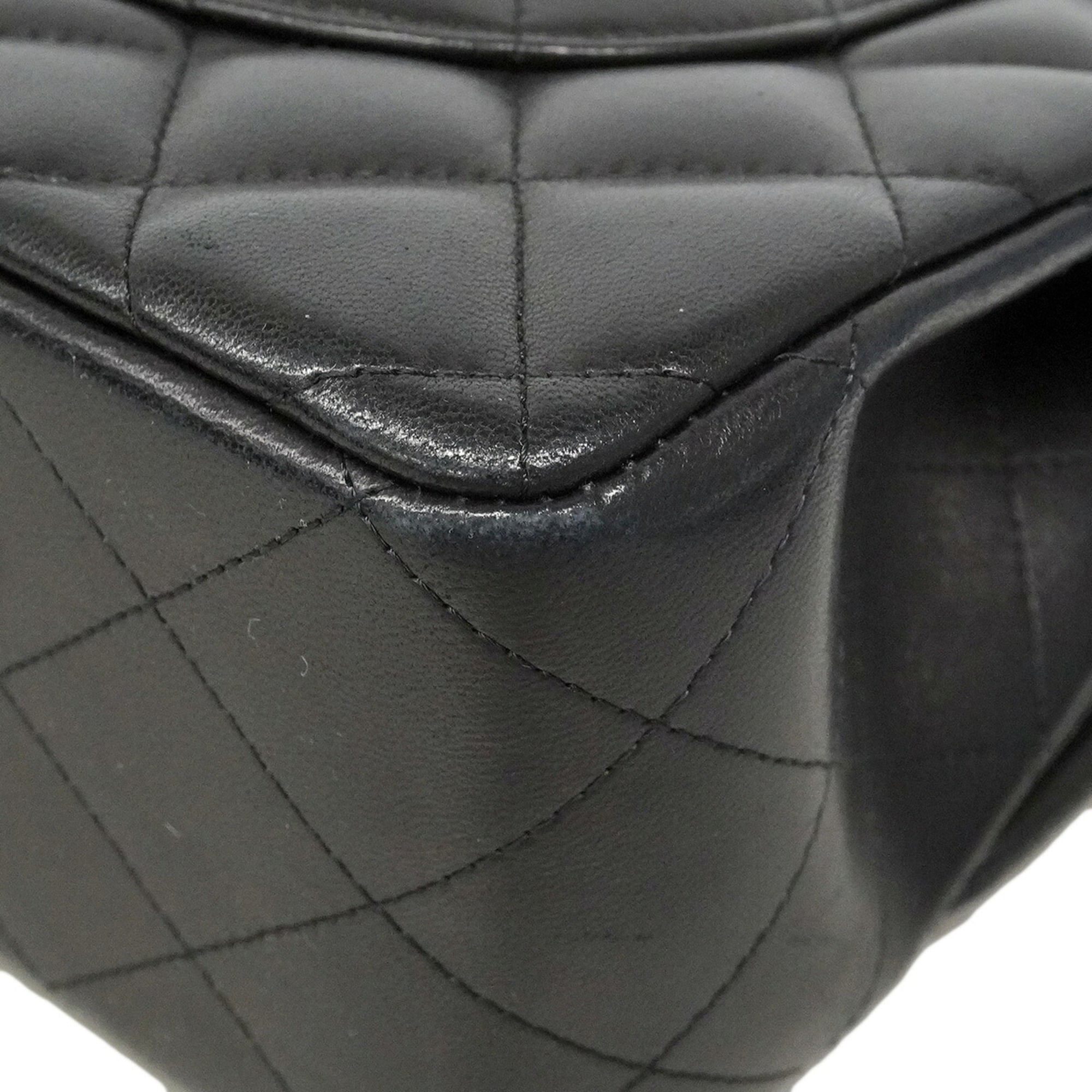 Chanel Black Leather Shoulder Bag (Pre-Owned)