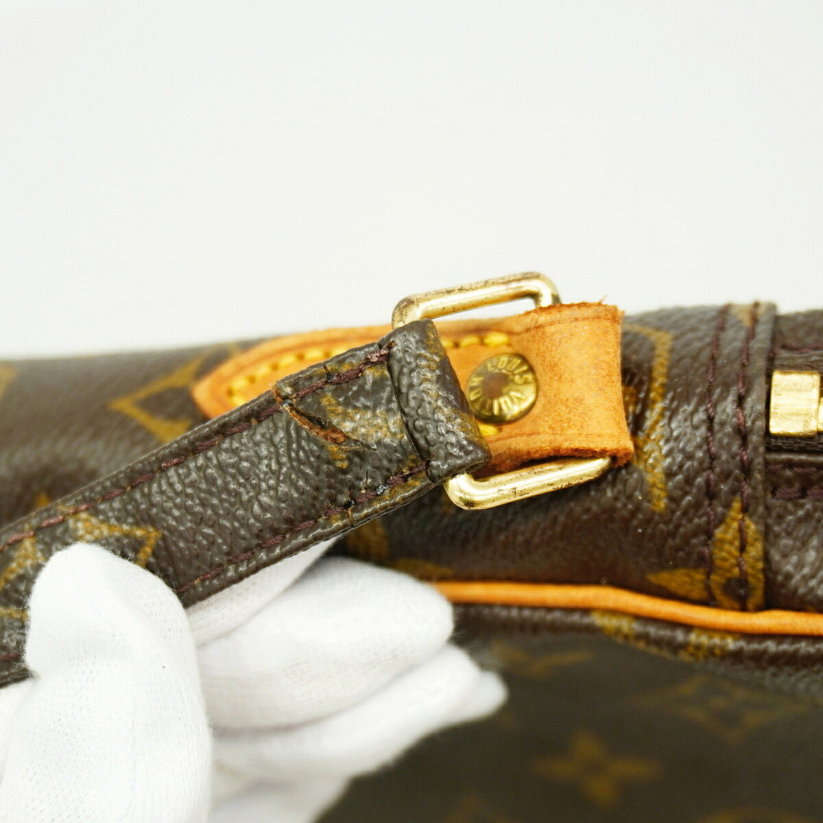 Louis Vuitton Brown Shoulder Bag (Pre-Owned)