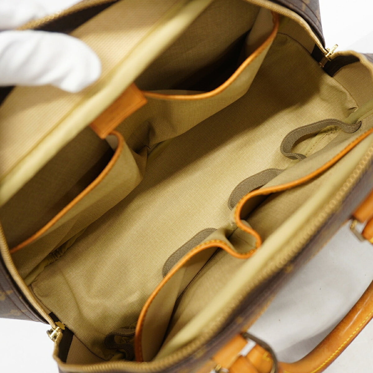 Louis Vuitton Brown Handbag (Pre-Owned)