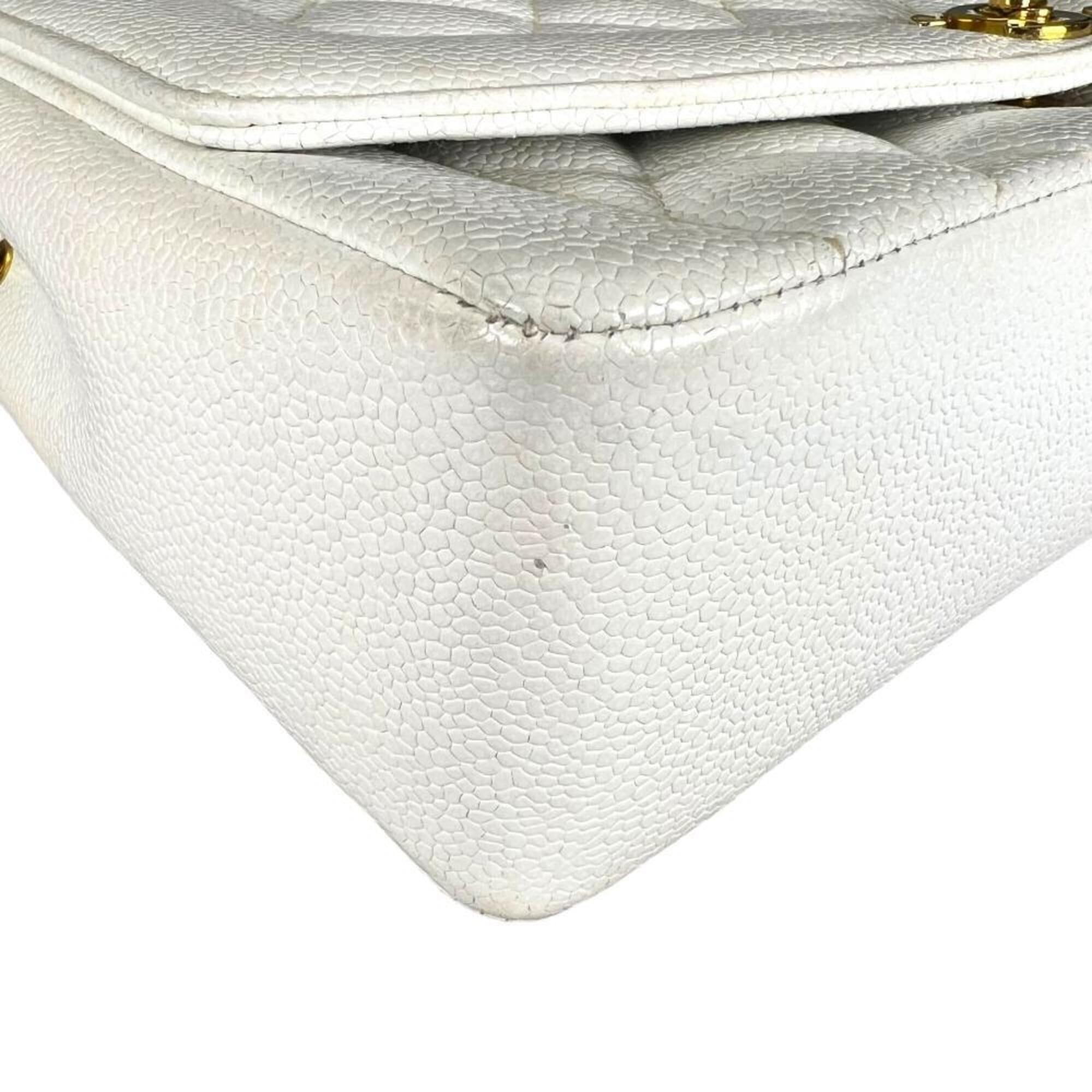 Chanel White Grained Calfskin Shoulder Bag (Pre-Owned)