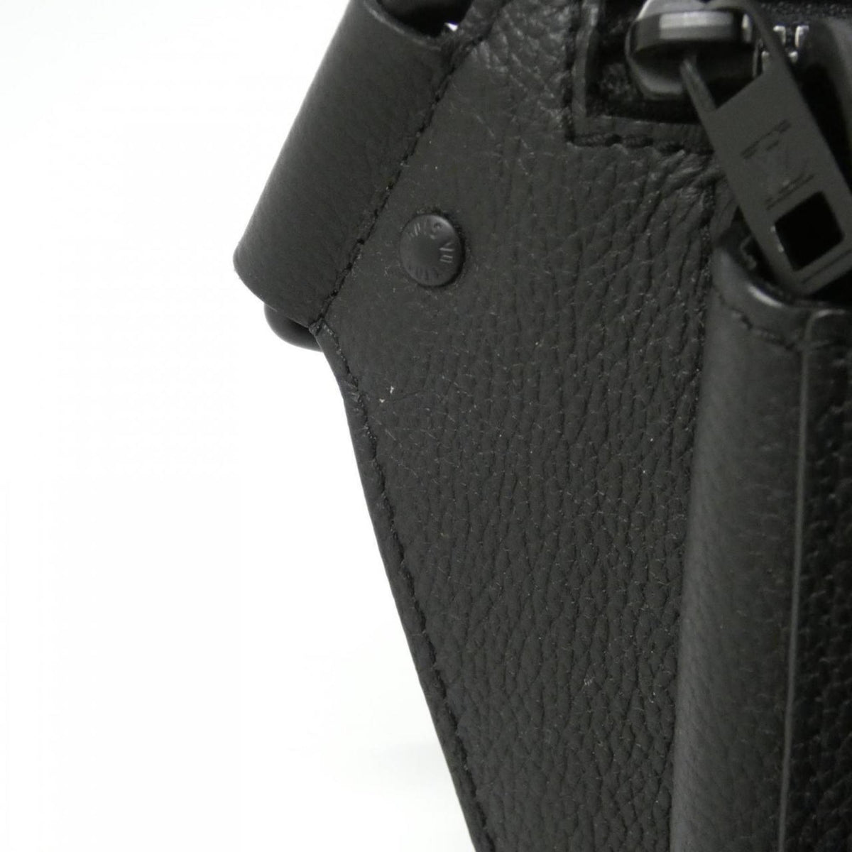 Louis Vuitton Black Leather Shoulder Bag (Pre-Owned)