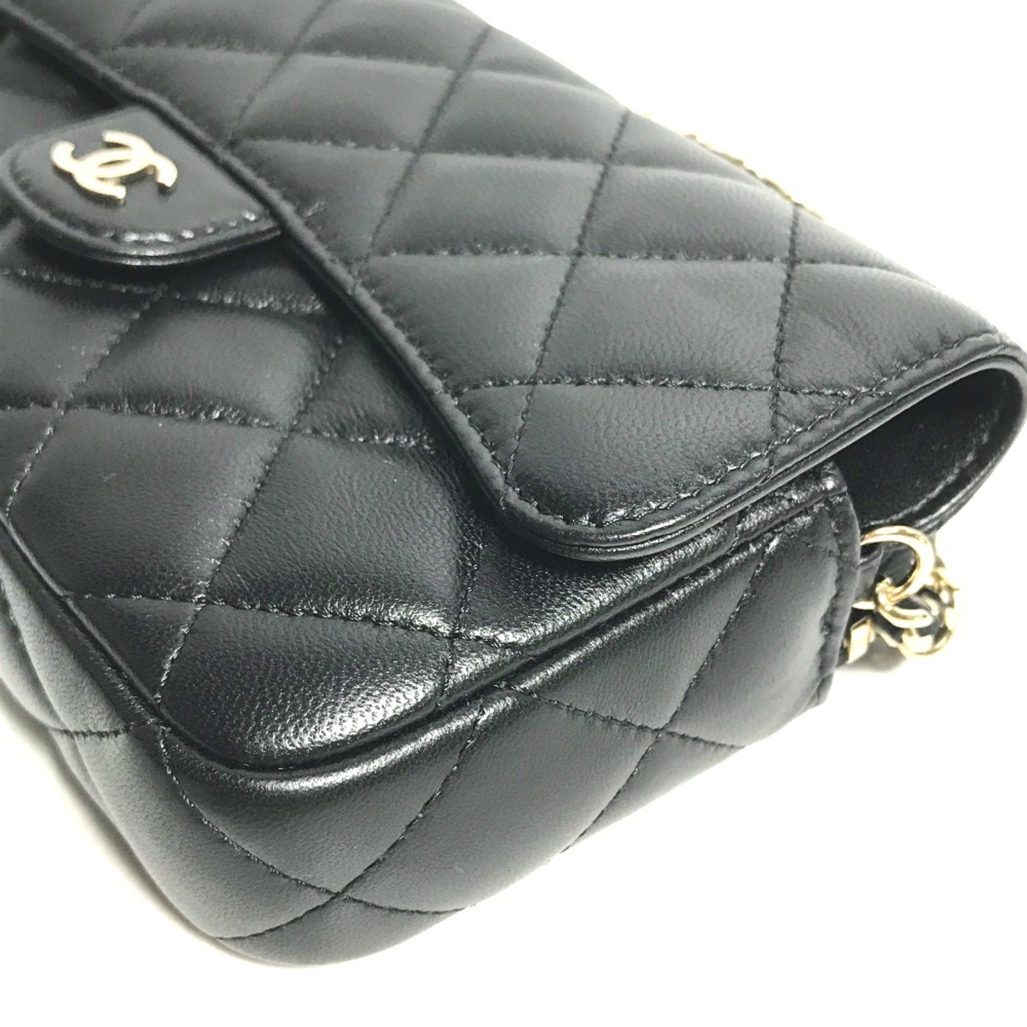 Chanel Black Leather Shoulder Bag (Pre-Owned)