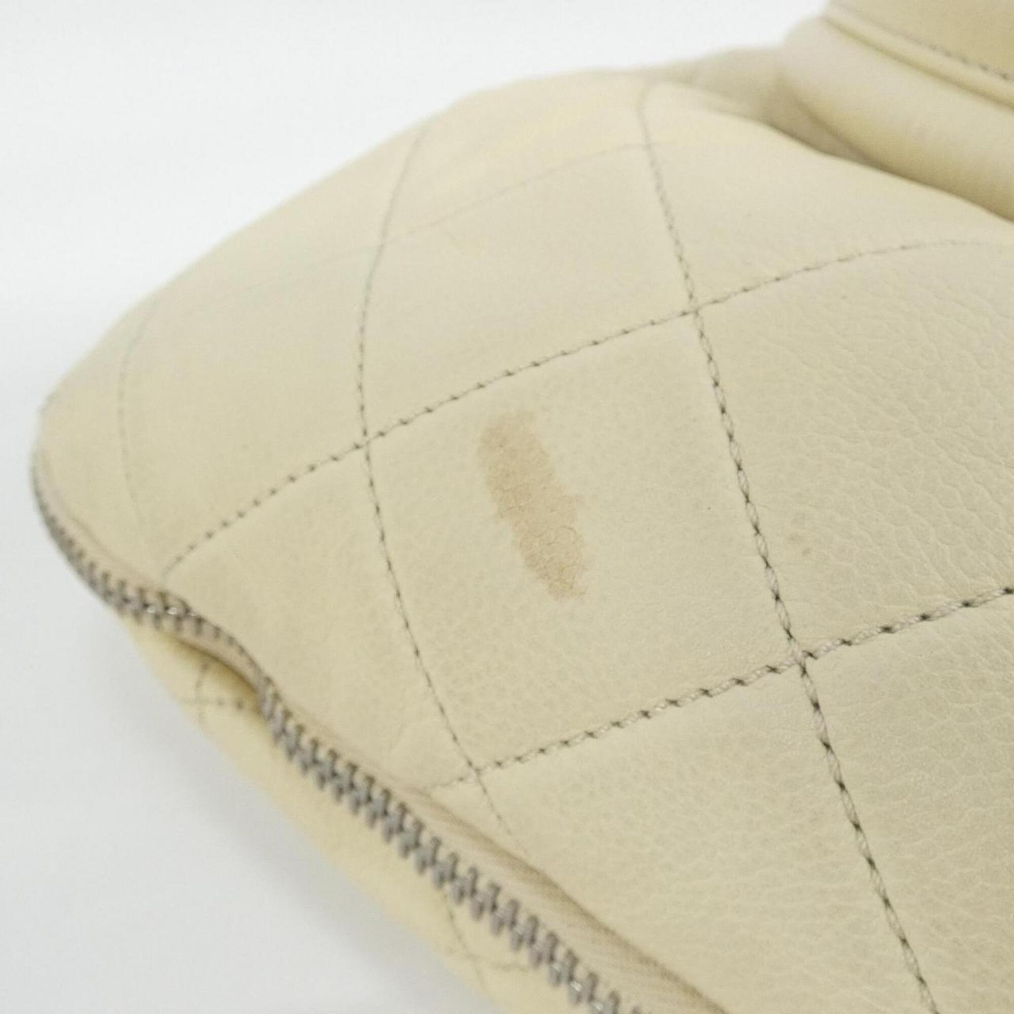 Chanel Ivory Ivory Handbag (Pre-Owned)