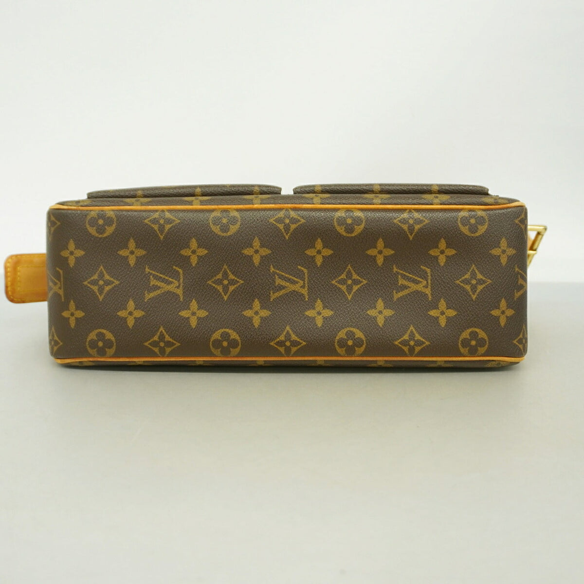 Louis Vuitton Brown Shoulder Bag (Pre-Owned)