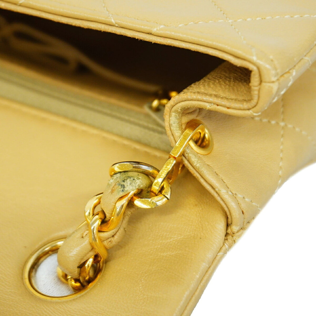 Chanel Beige Leather Shoulder Bag (Pre-Owned)