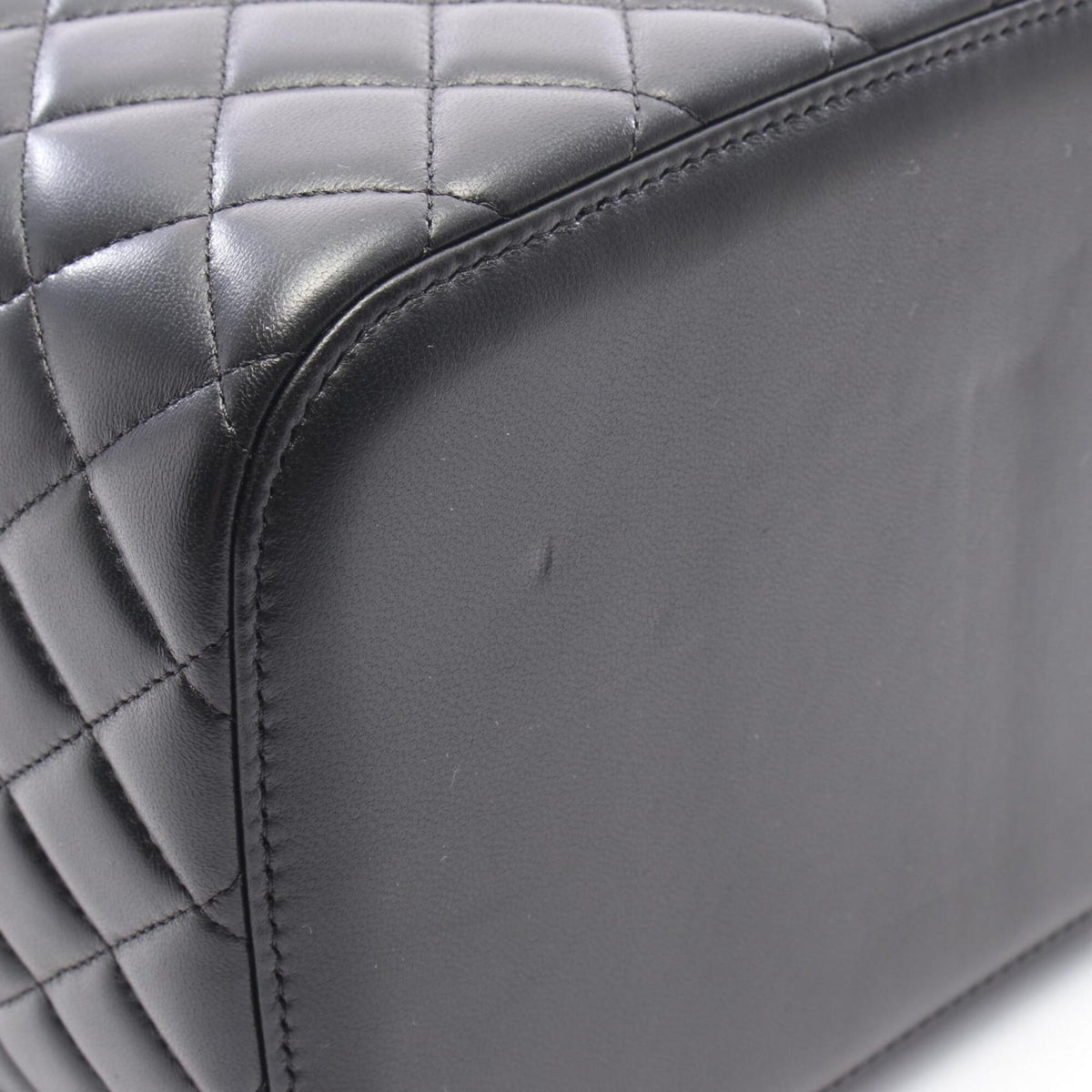 Chanel Black Leather Handbag (Pre-Owned)