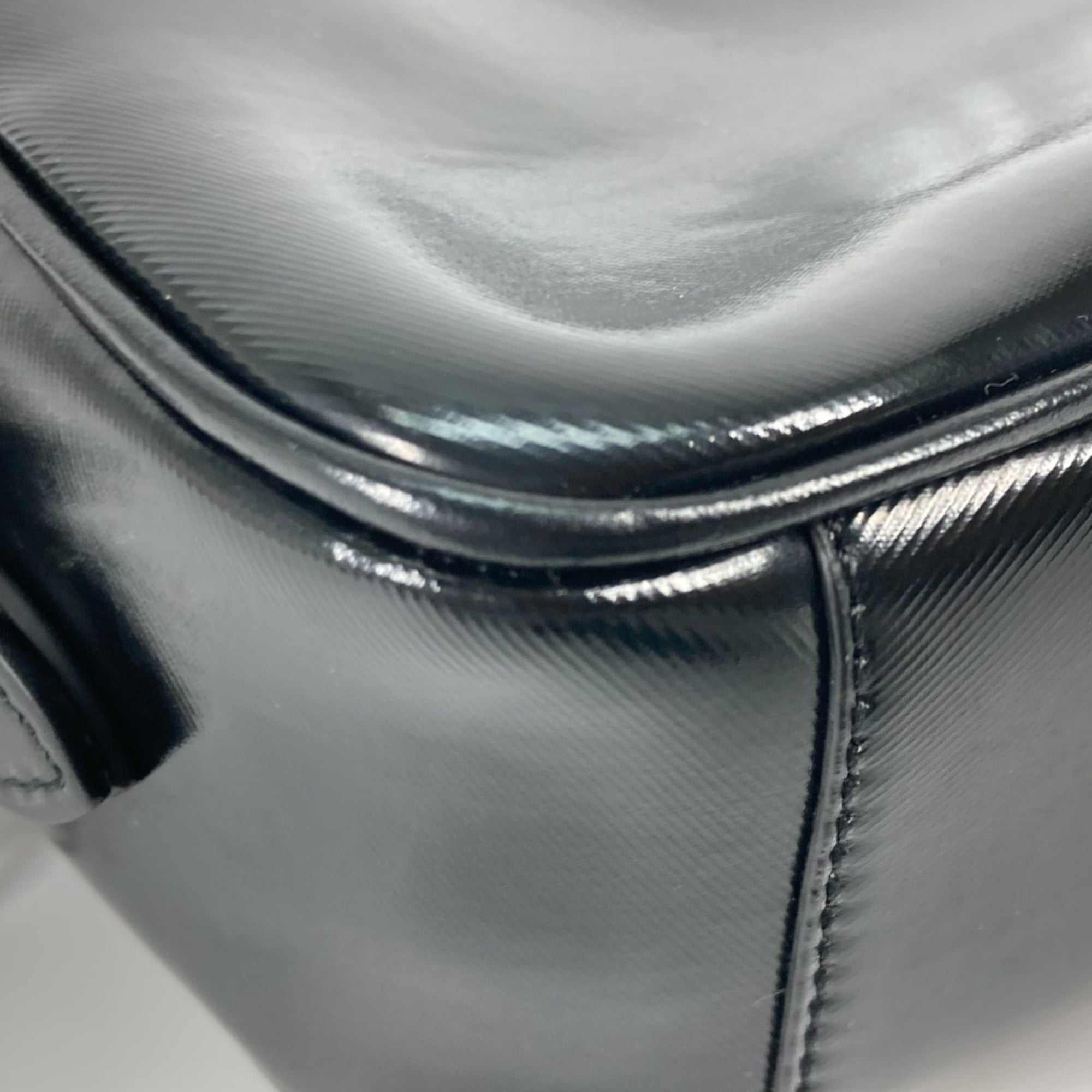 Burberry Black Leather Shoulder Bag (Pre-Owned)