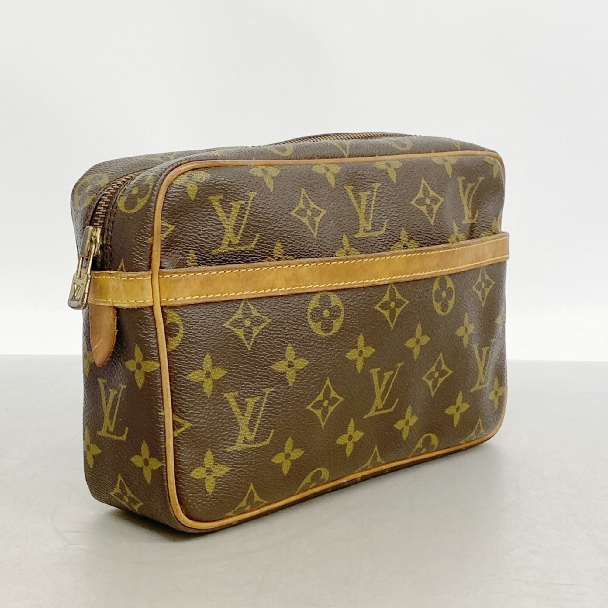 Louis Vuitton Brown Clutch Bag (Pre-Owned)
