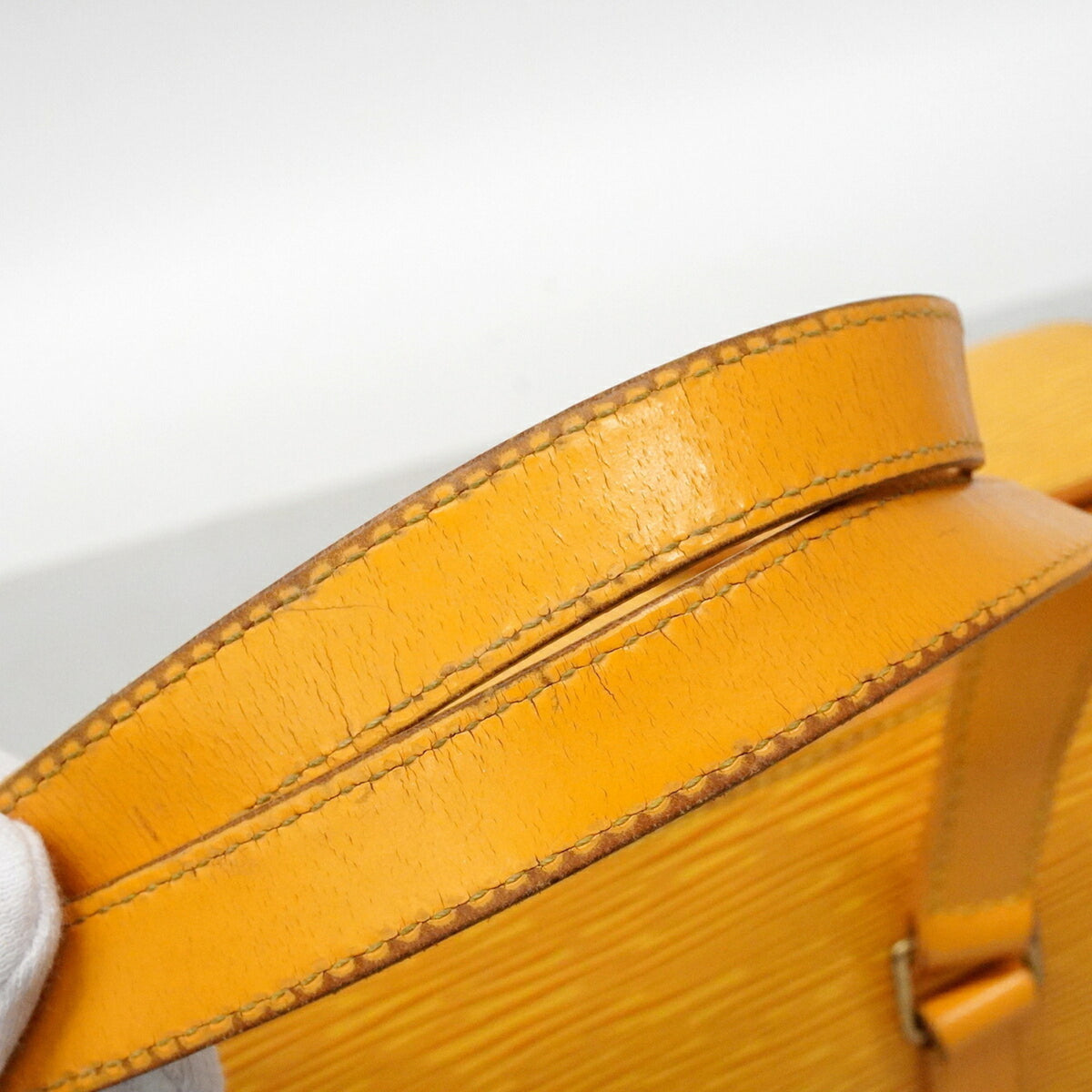 Louis Vuitton Jaune Handbag (Pre-Owned)