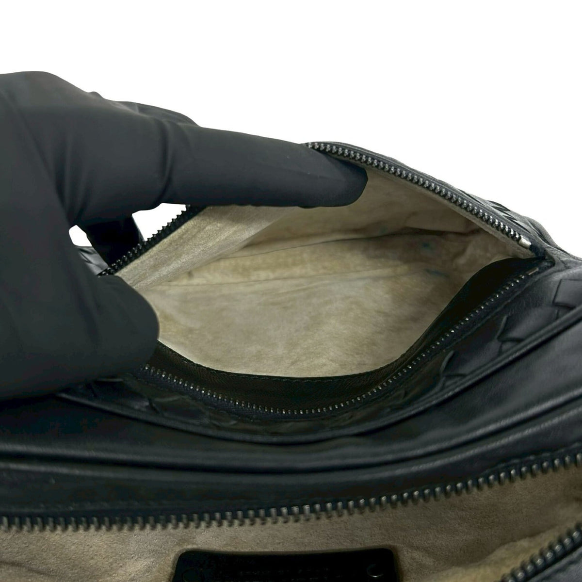 Bottega Veneta Black Leather Pochette Shoulder Bag (Pre-Owned)