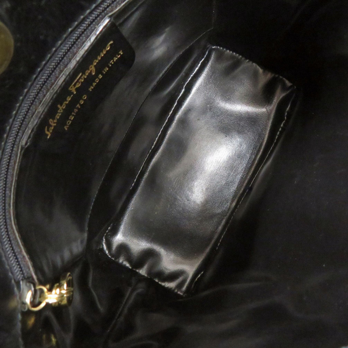 Salvatore Ferragamo Black Leather Shoulder Bag (Pre-Owned)