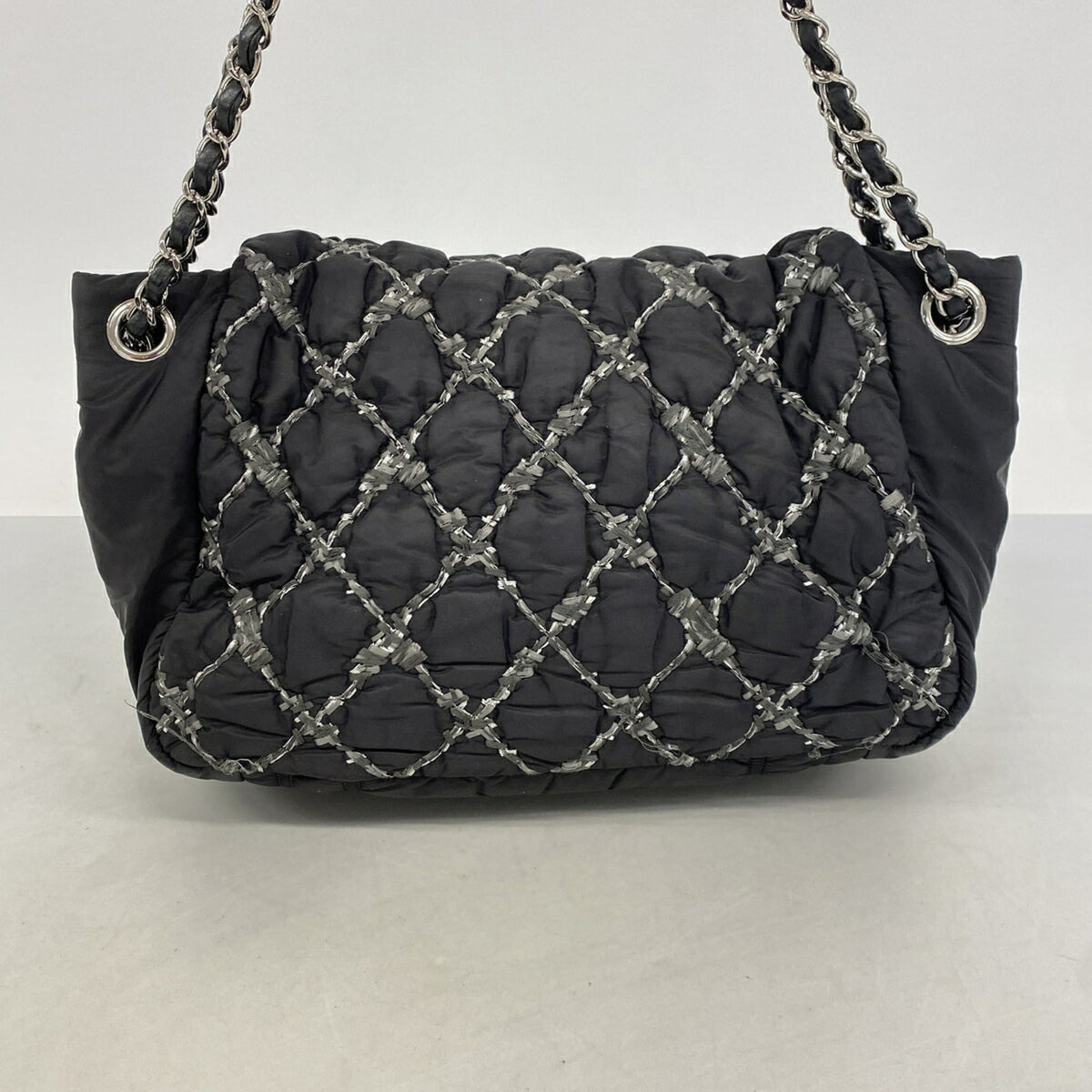 Chanel Black Nylon Shoulder Bag (Pre-Owned)