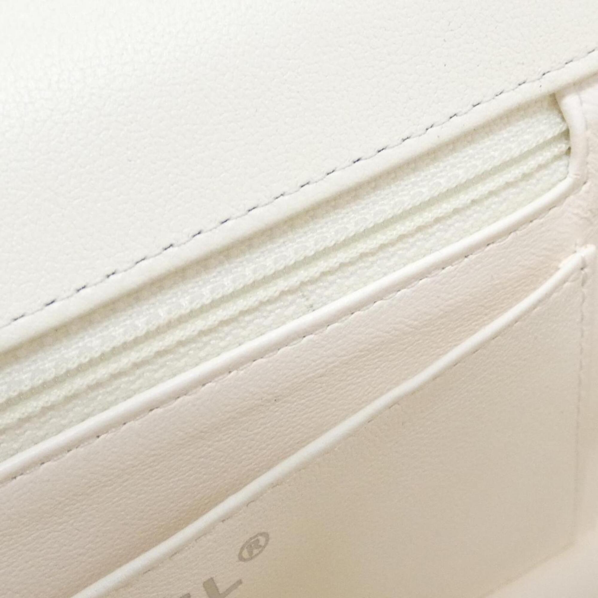 Chanel White Shoulder Bag (Pre-Owned)