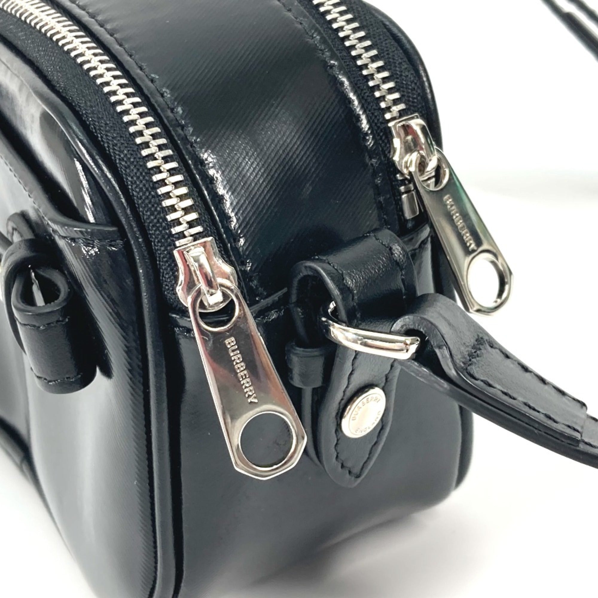 Burberry Black Leather Shoulder Bag (Pre-Owned)