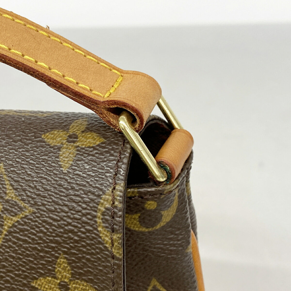 Louis Vuitton Brown Shoulder Bag (Pre-Owned)