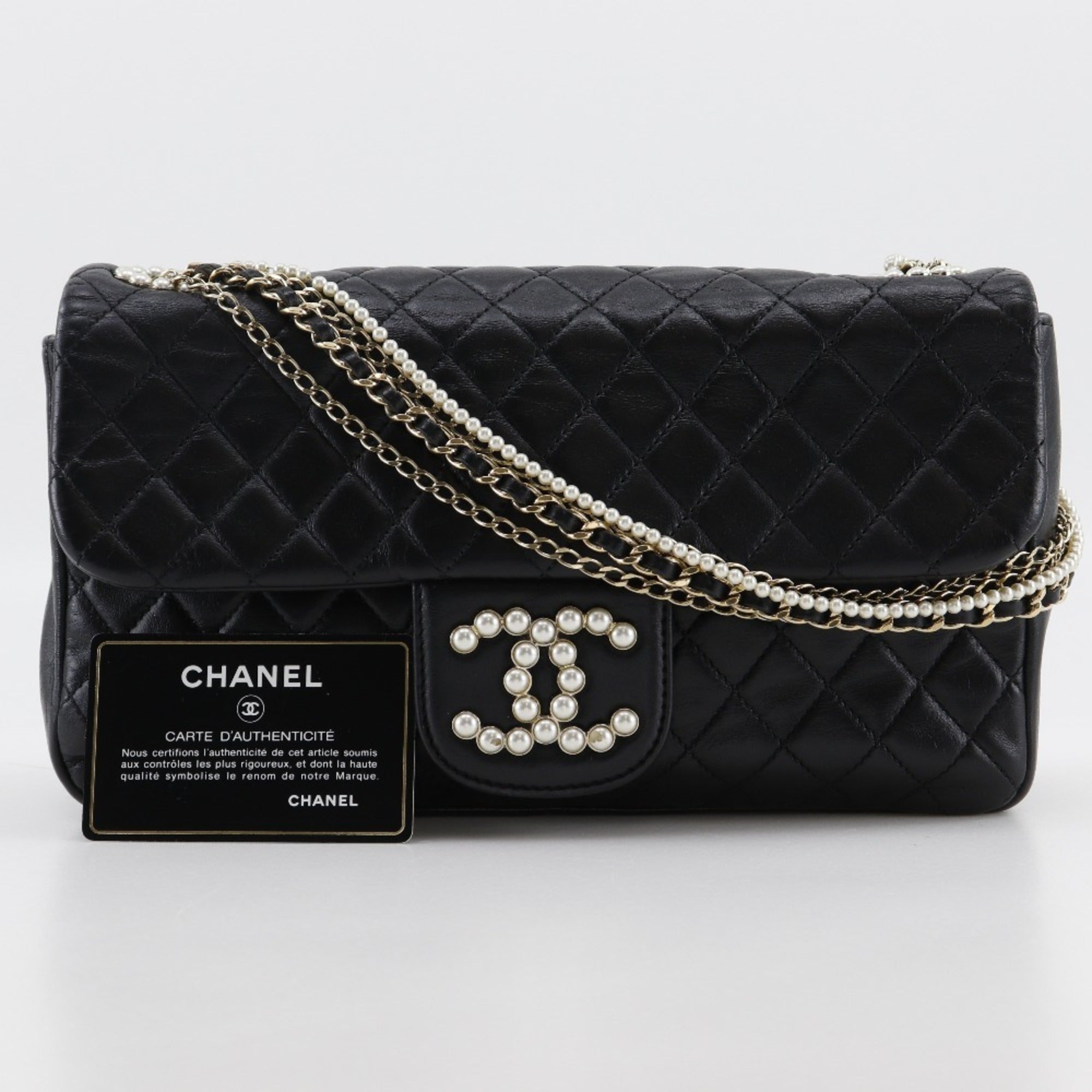Chanel Matelasse Black Leather Shoulder Bag (Pre-Owned)
